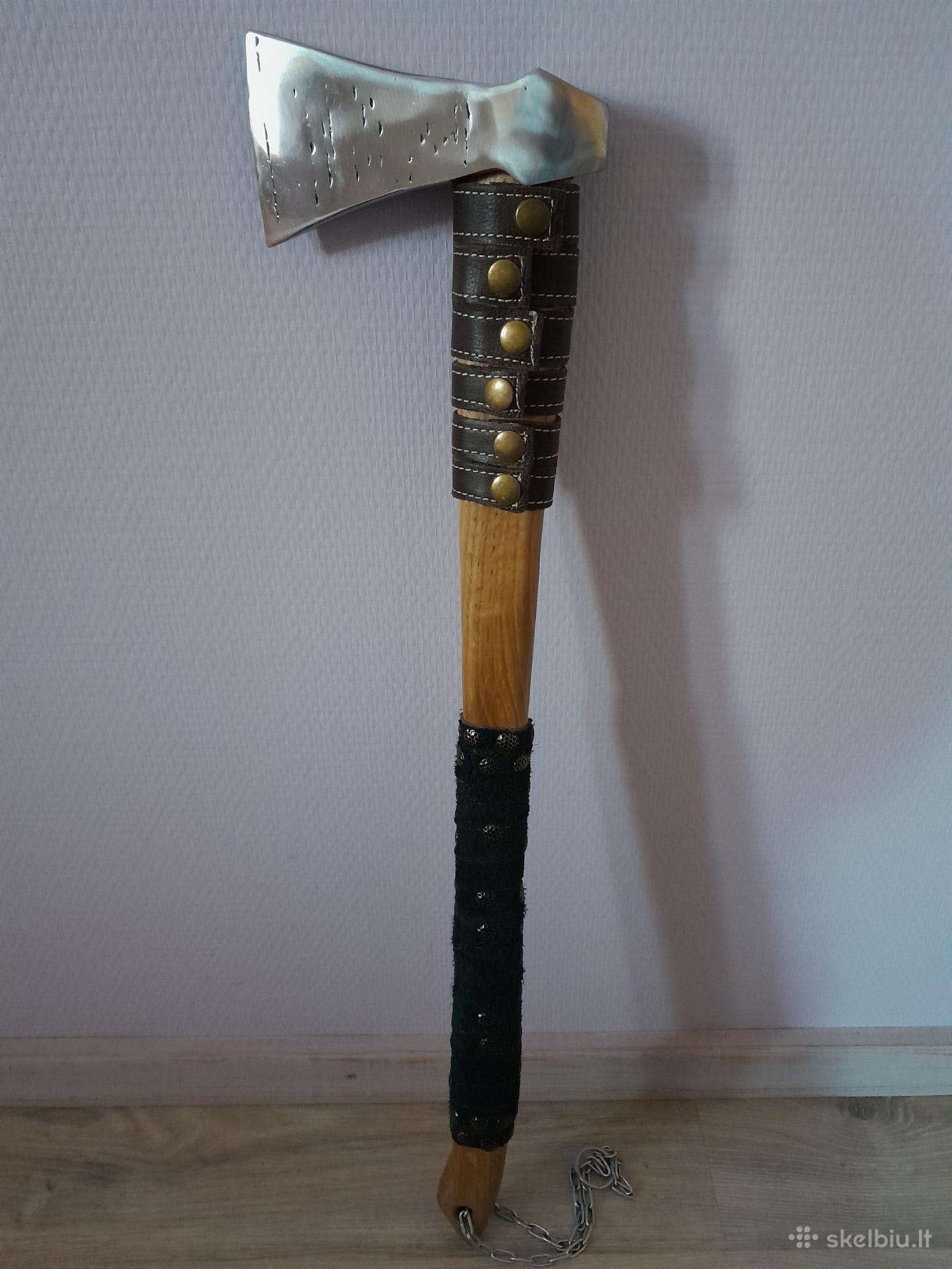 Rankų darbo kirvis