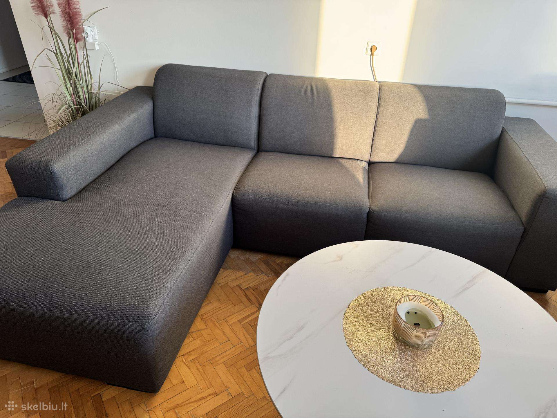 255cm x 160cm. Kampas-sofa. kairęs pusės