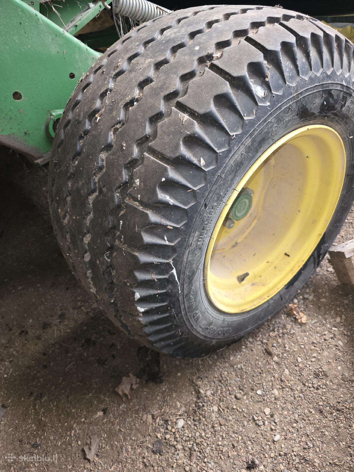 John Deere 854, прессы