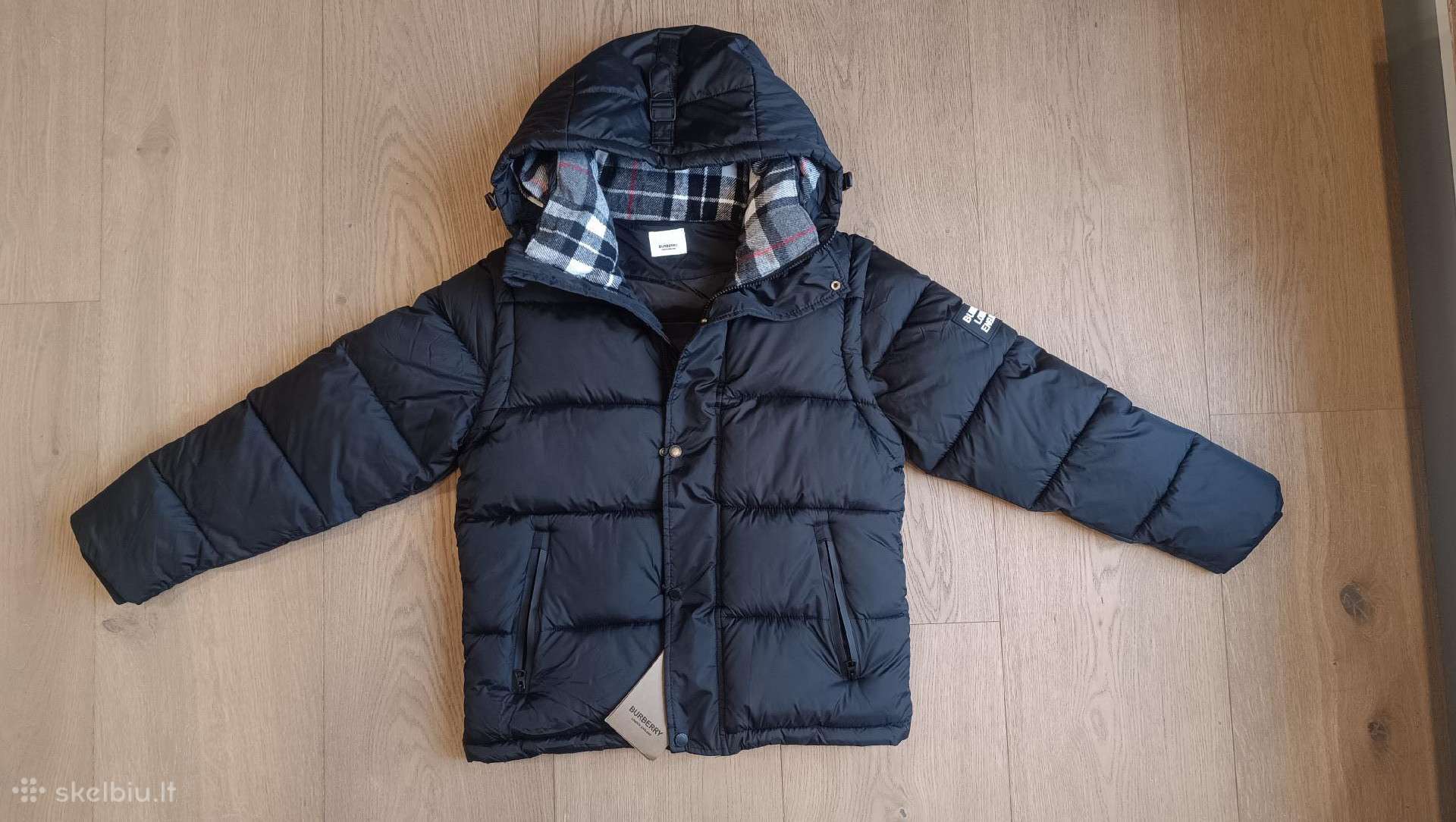 Nauja Burberry striukė