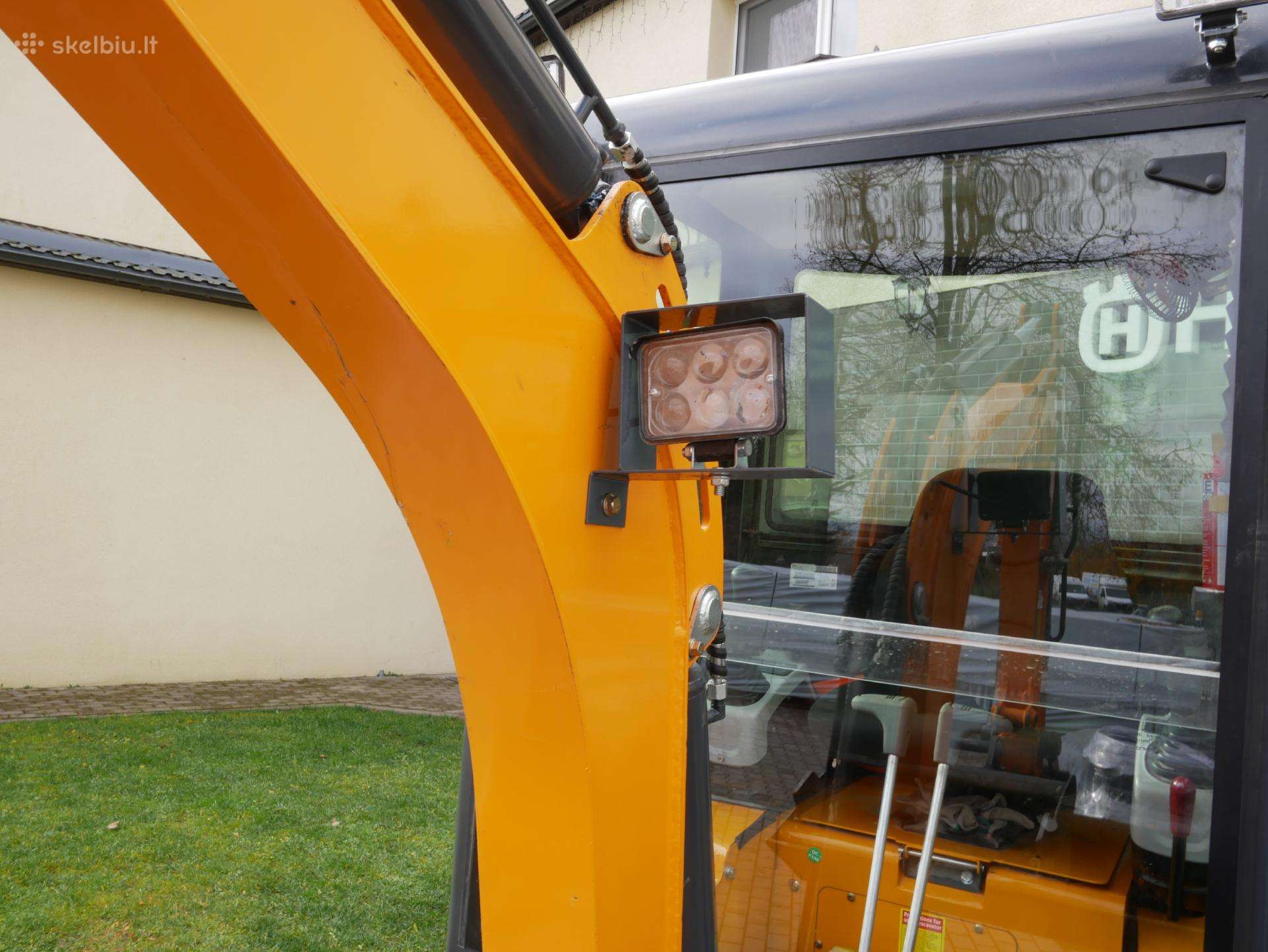 ENZO HT-18, mini excavator