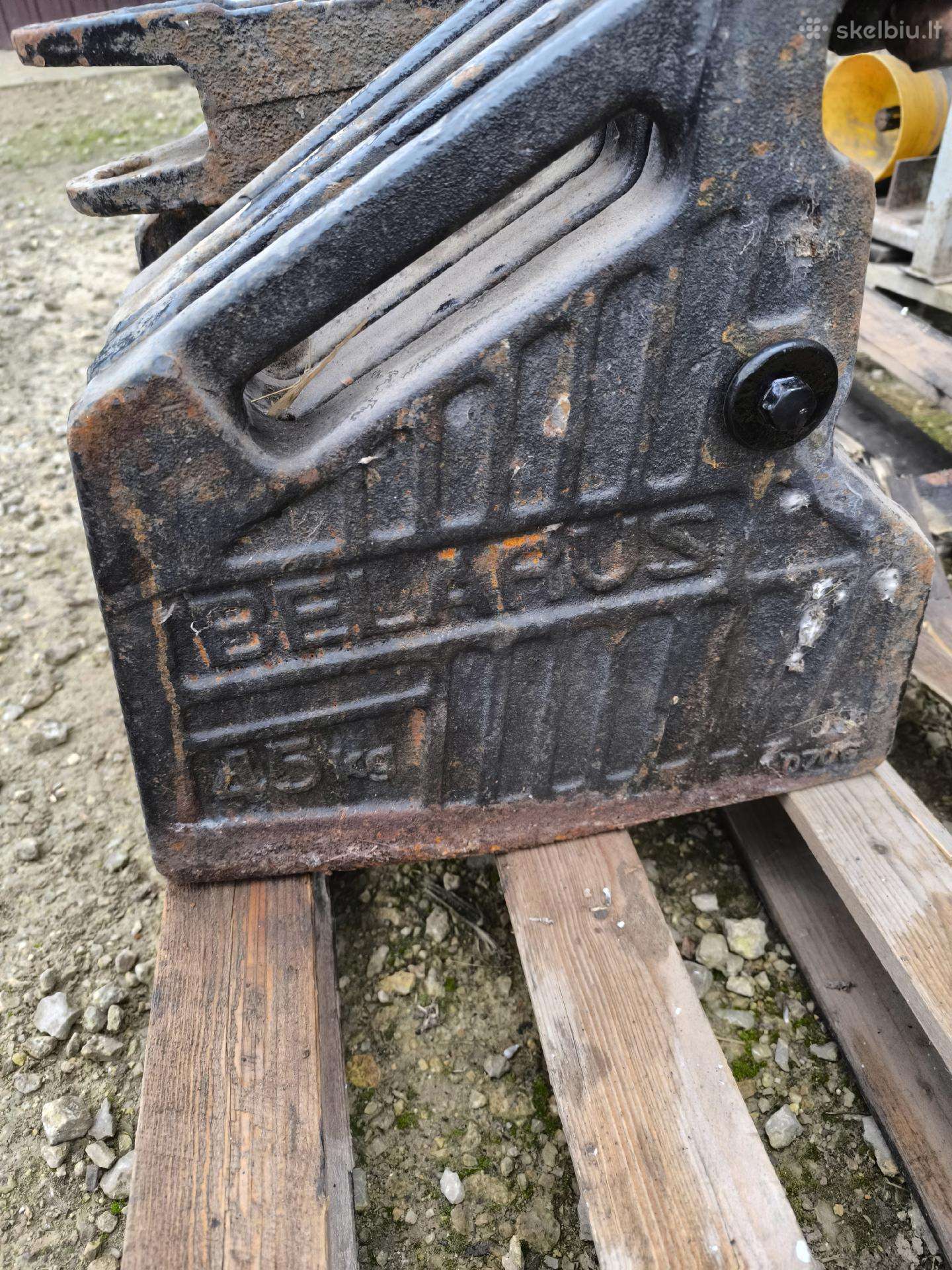 MTZ 952.4, kita