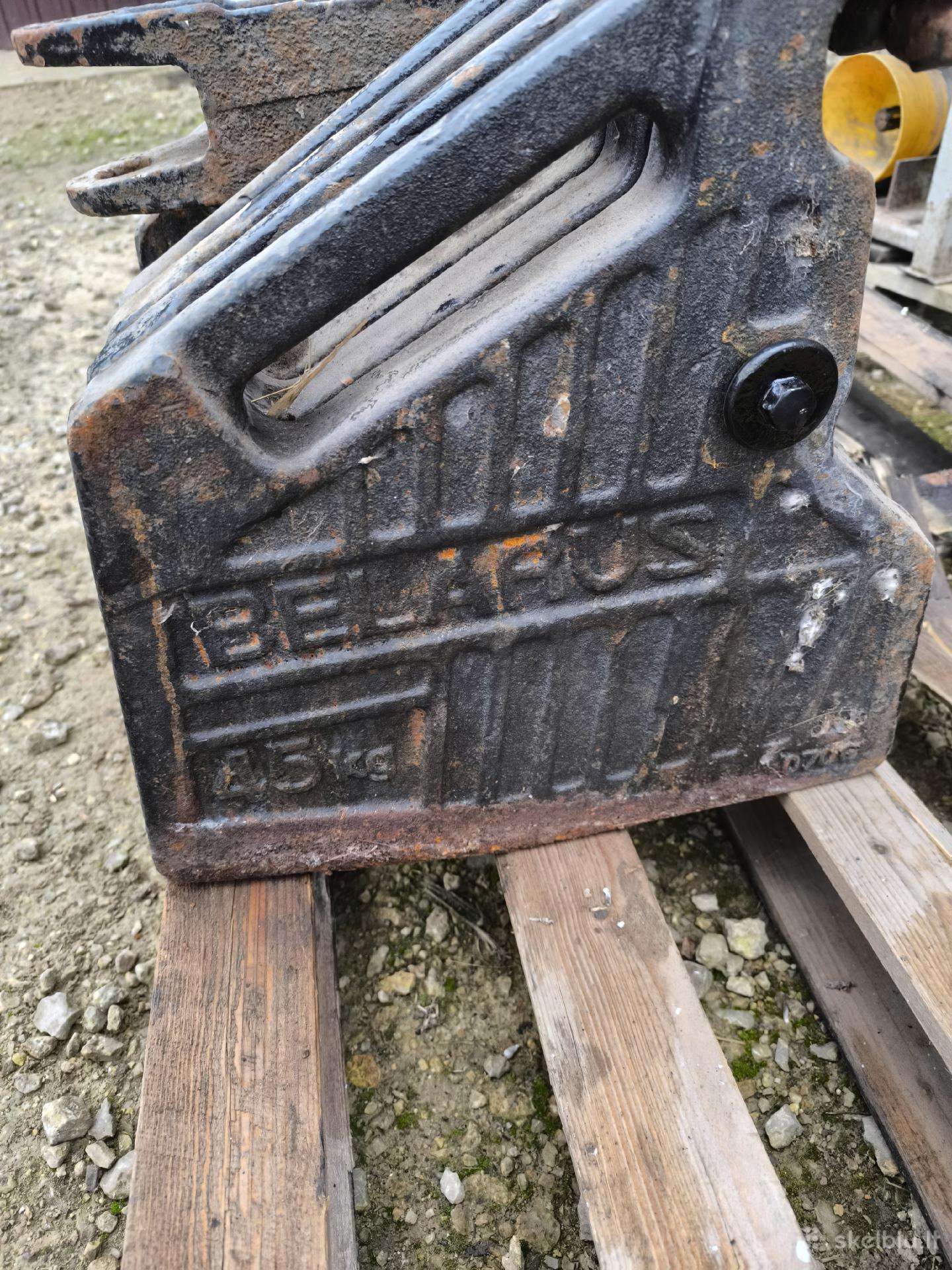 MTZ 952.4, kita