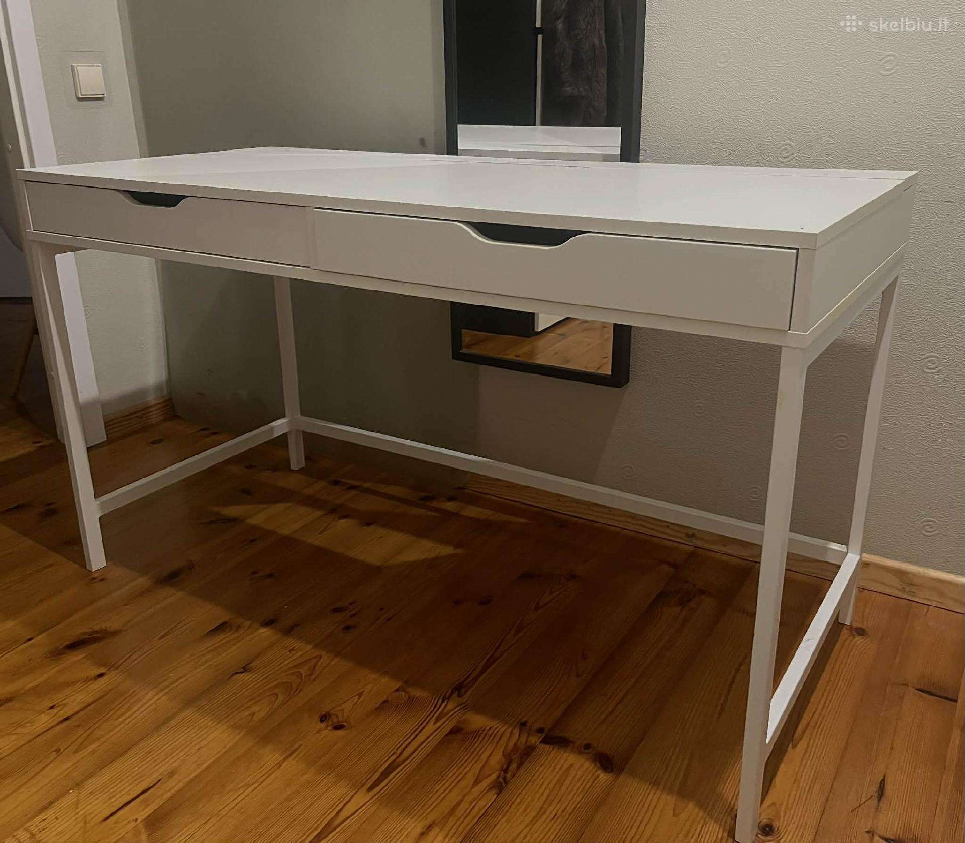 Ikea stalas