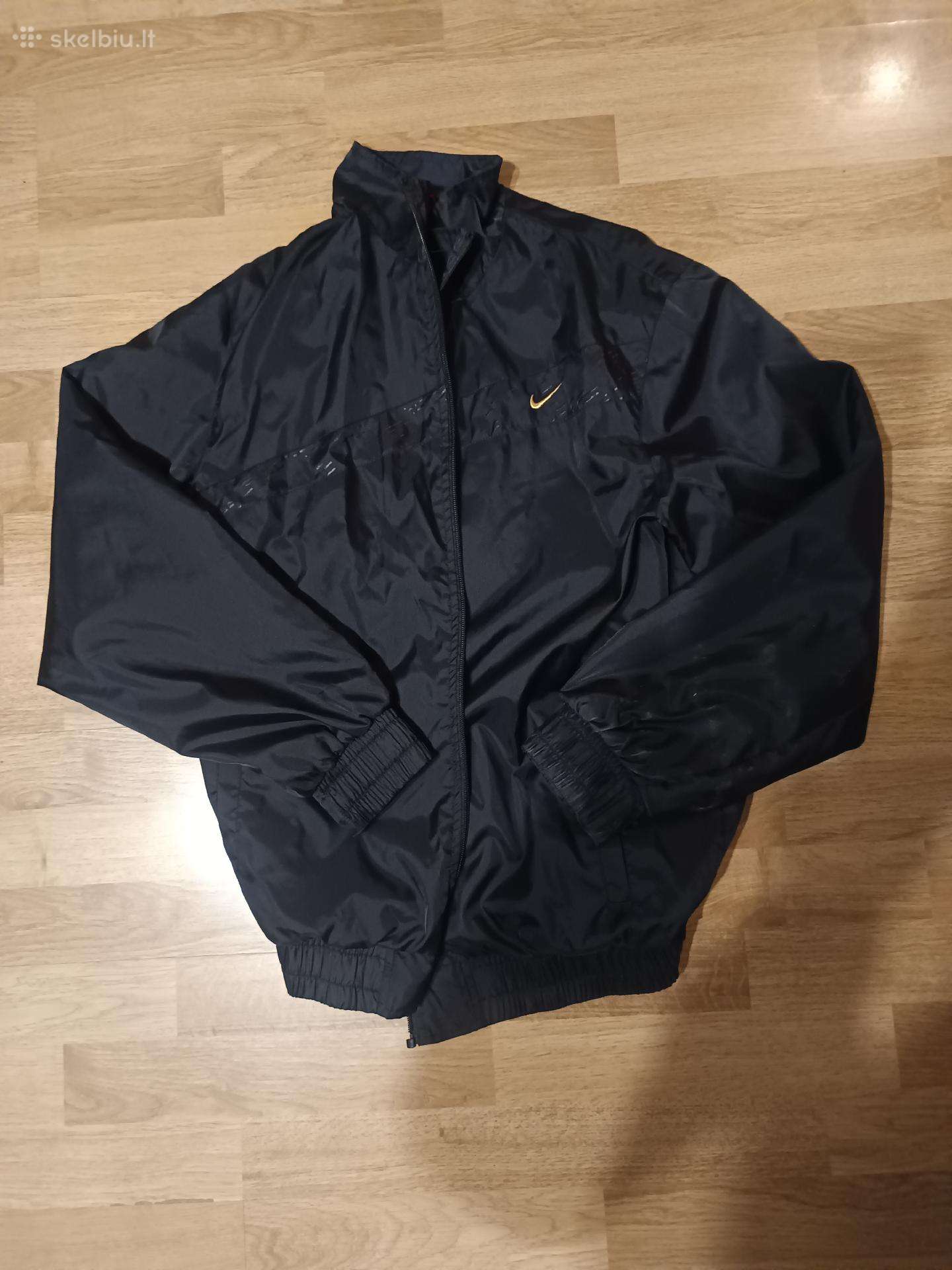 Nike bliuzonas