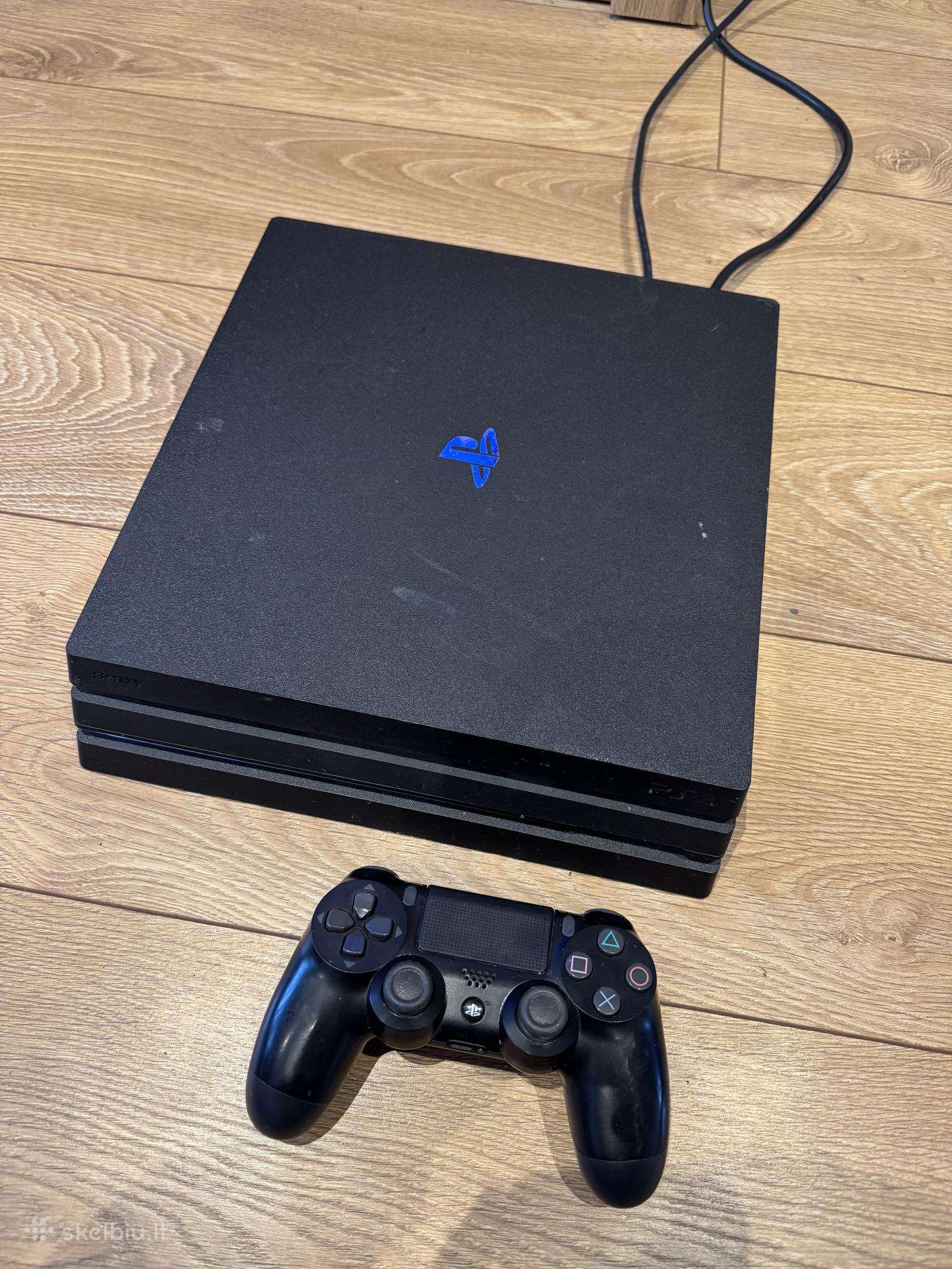 Playstation 4 Pro +30 zaidimu atristas