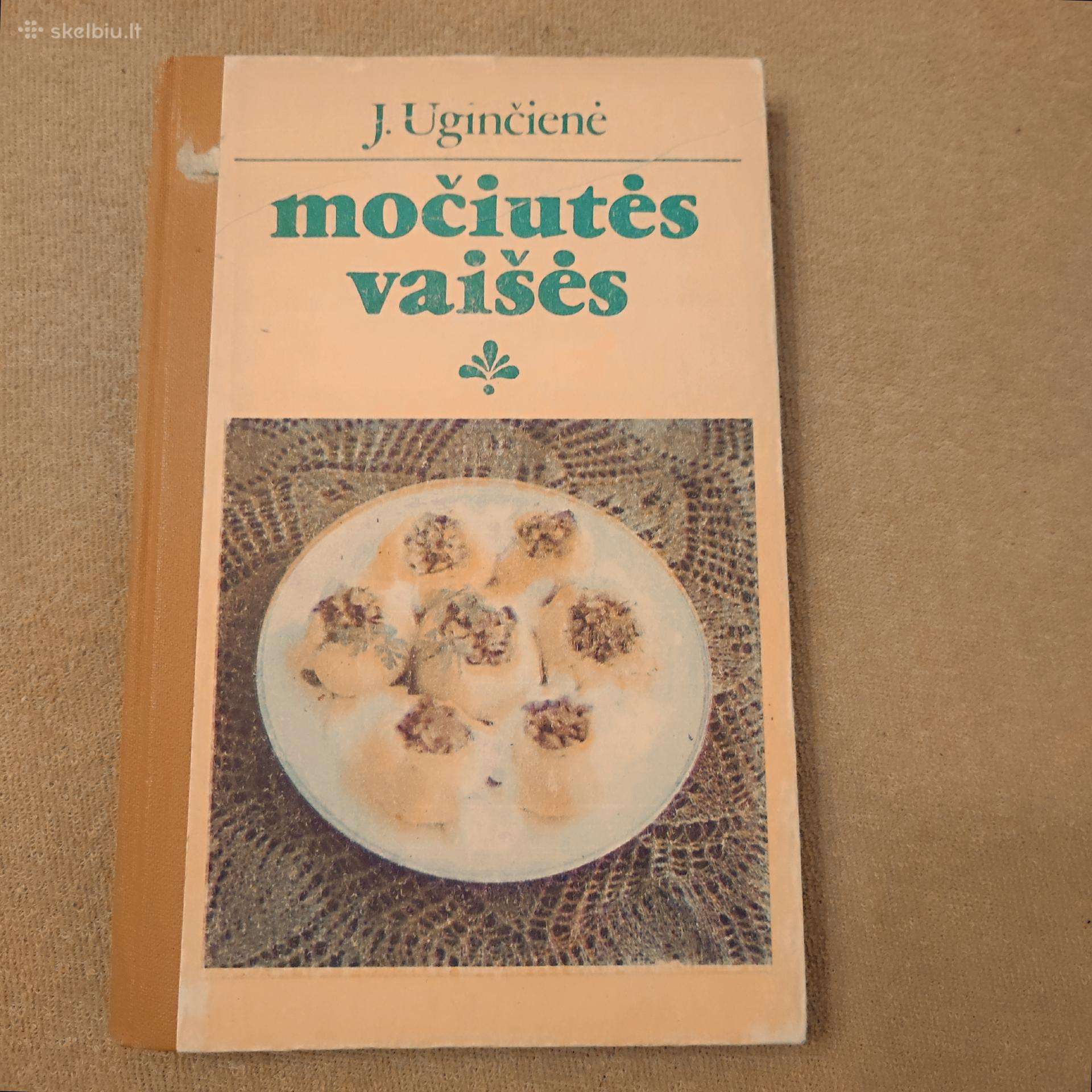 Receptų knyga Močiutės vaišės.