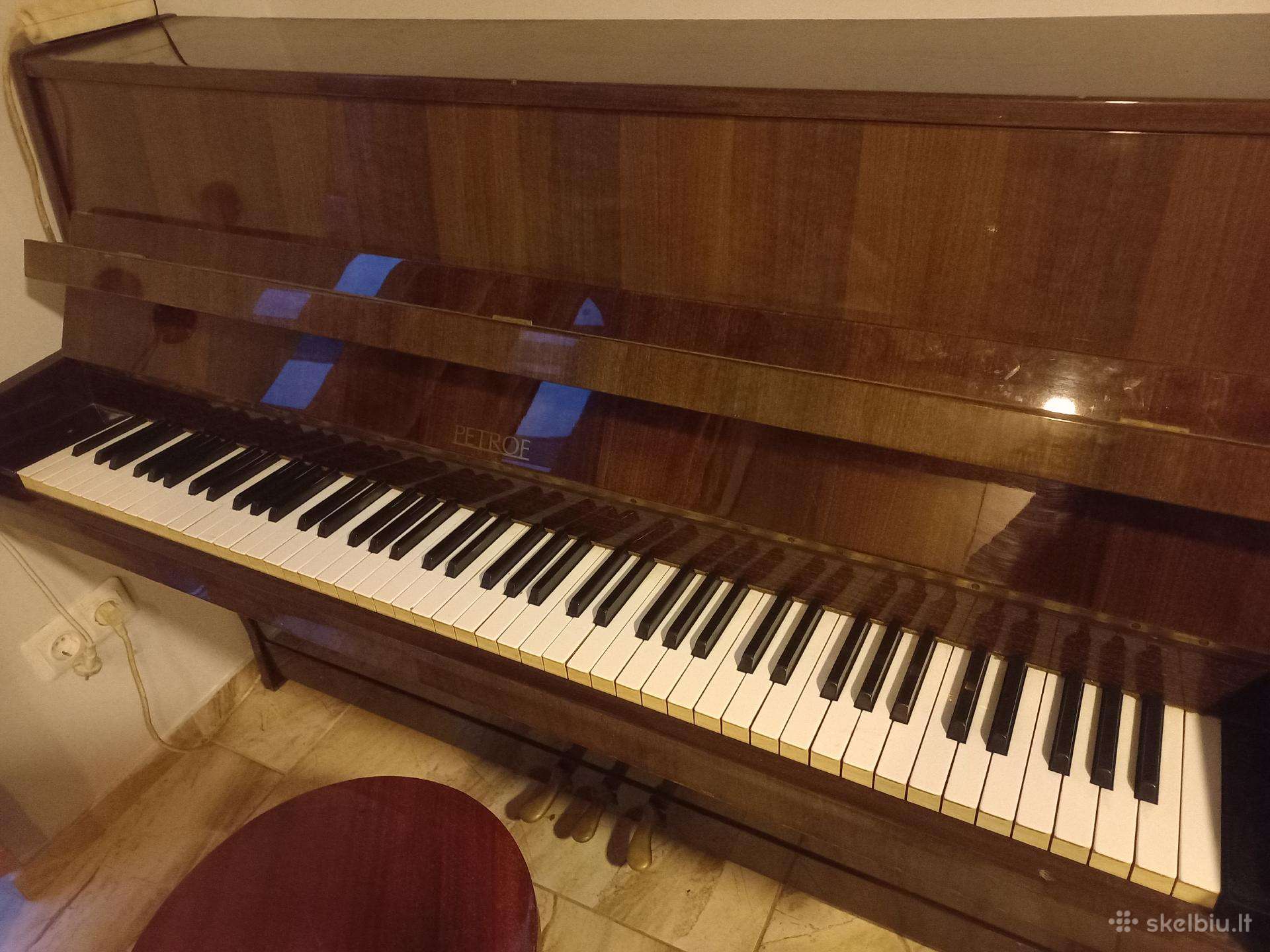 Pianinas Petrof
