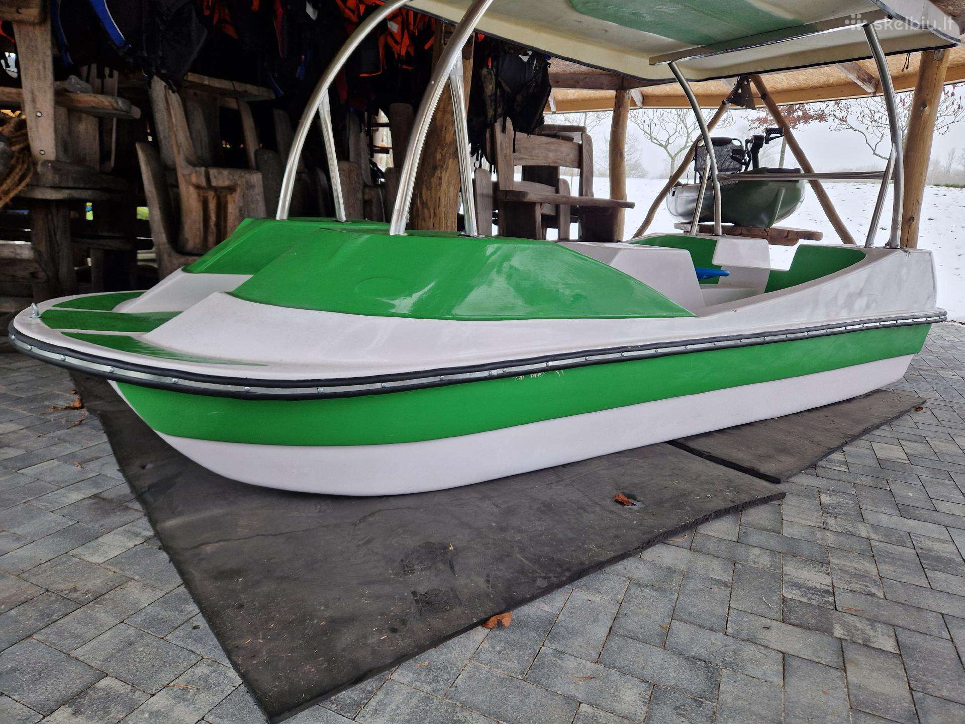 Kinija, water bikes