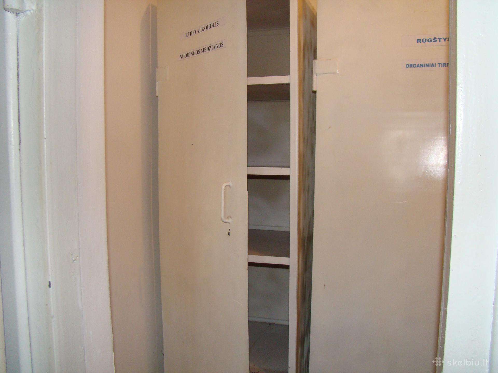 Laboratorinės spintos, kėdės, įrengimai, indai, kt