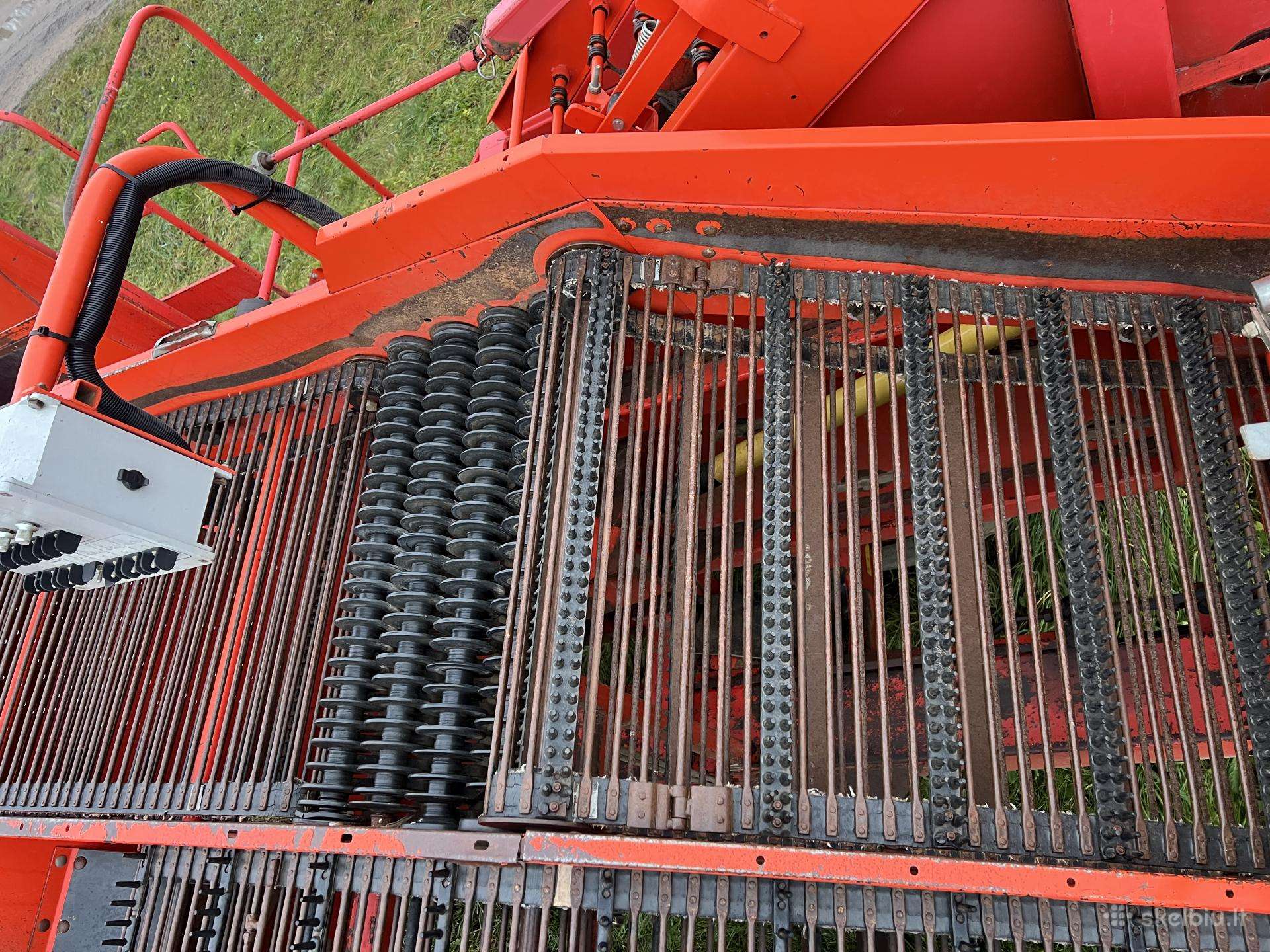 -Kita- 90, combine harvesters