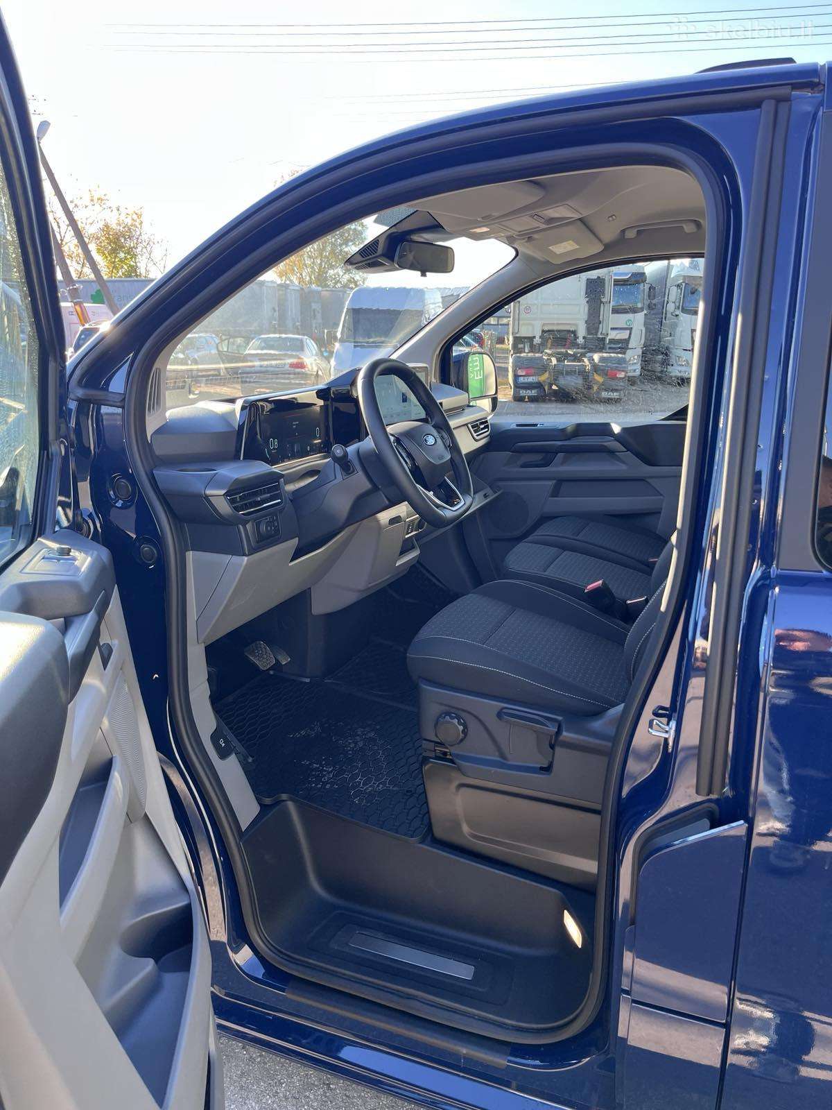 Ford Tourneo Custom, passenger minibus