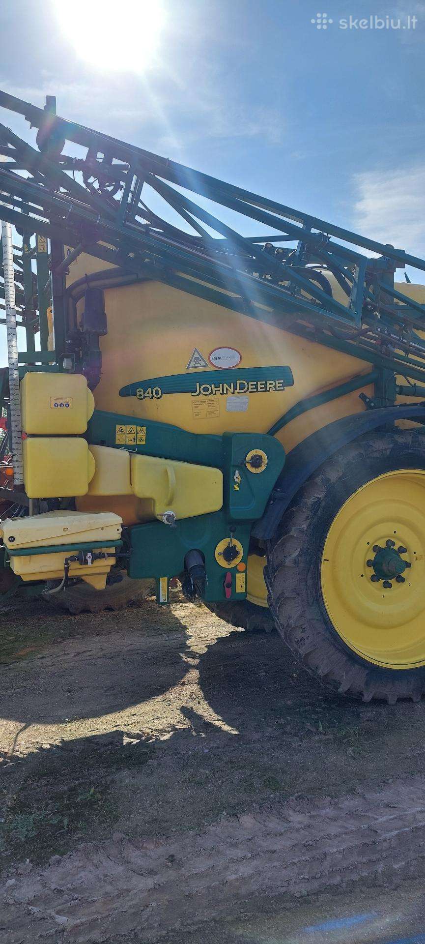 John Deere 840, purkštuvai