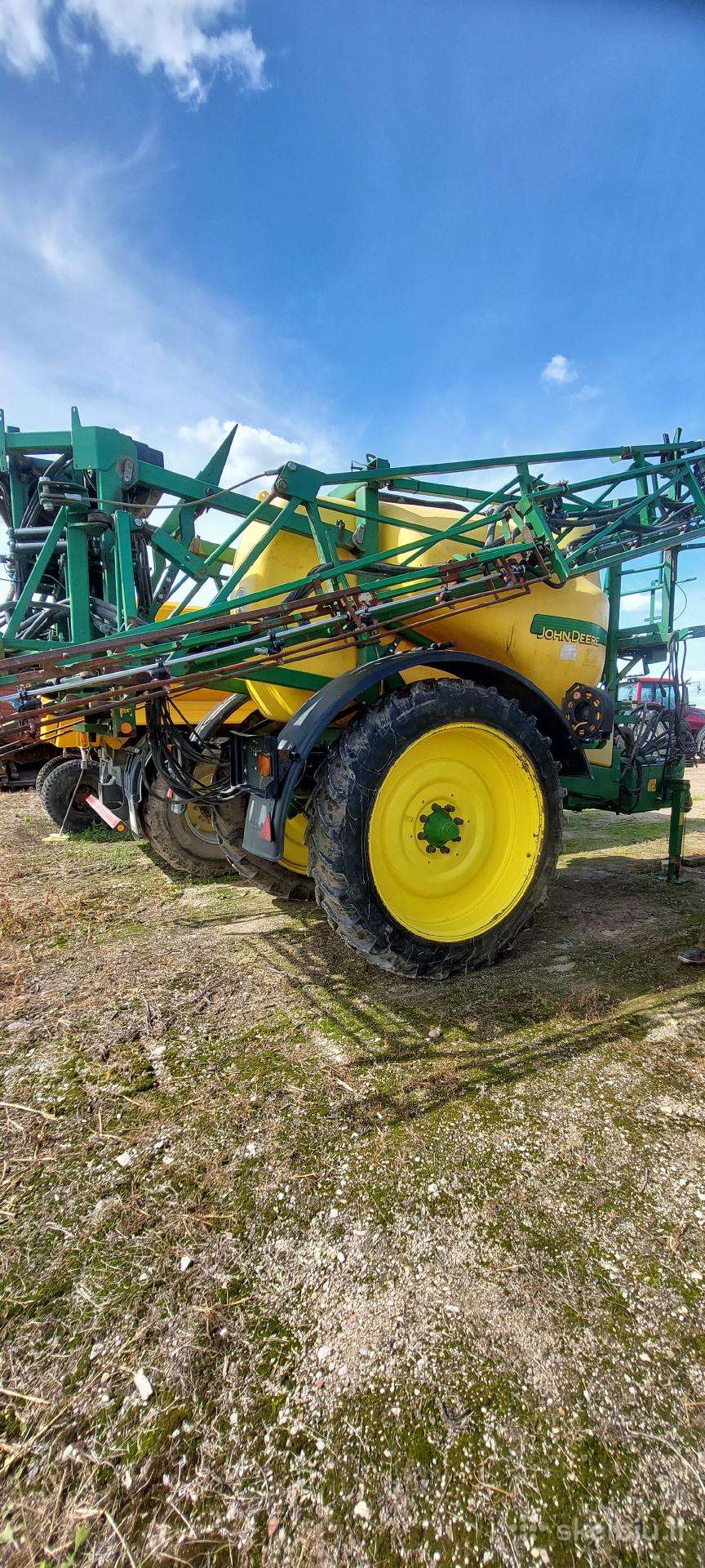 John Deere 840, purkštuvai