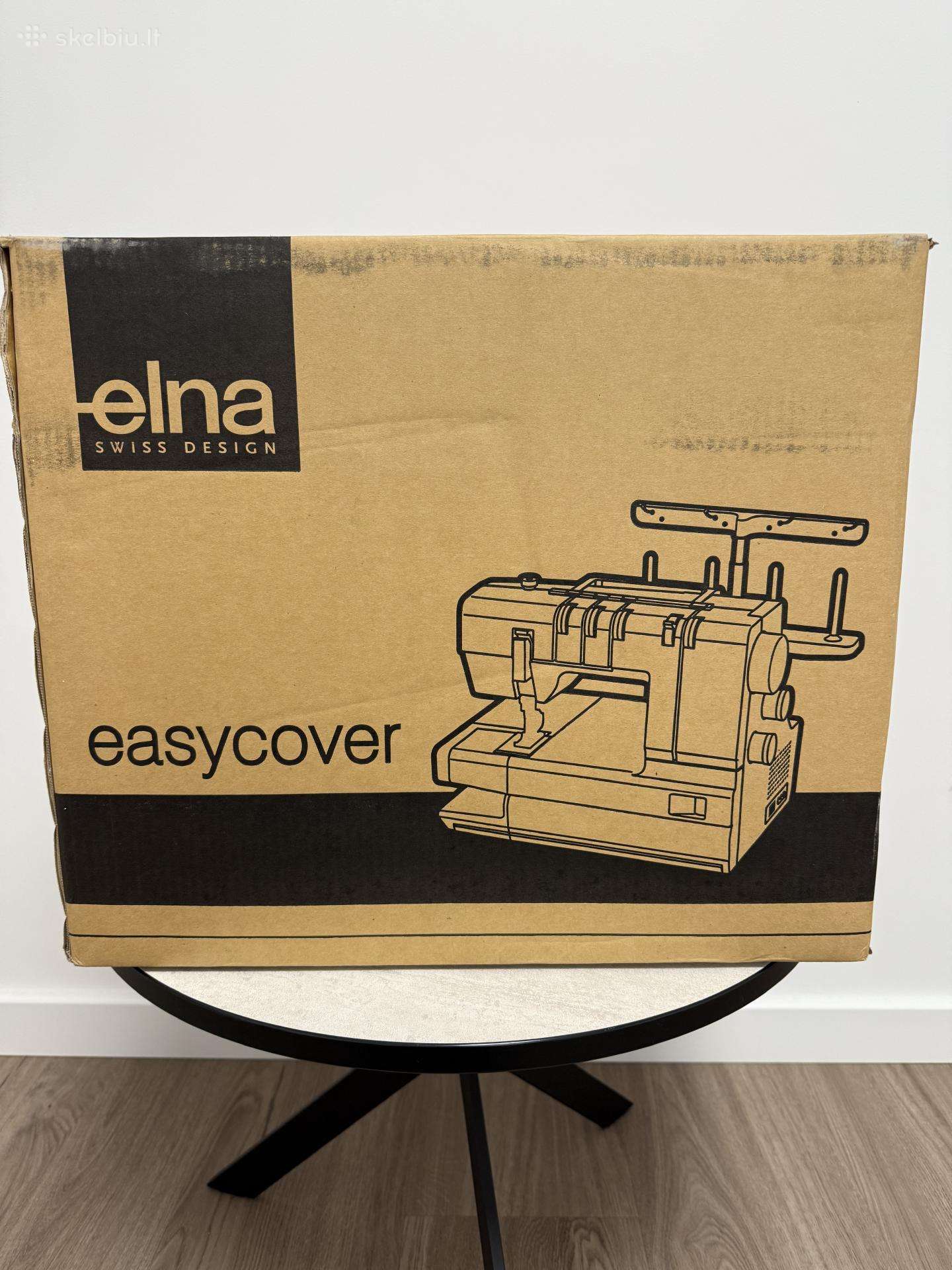 „Elna Easycover“ plokščiasiūlė siuvimo mašina.