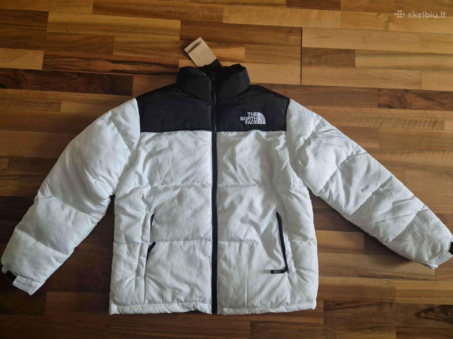 Balta „The North Face“ pūkinė striukė.
