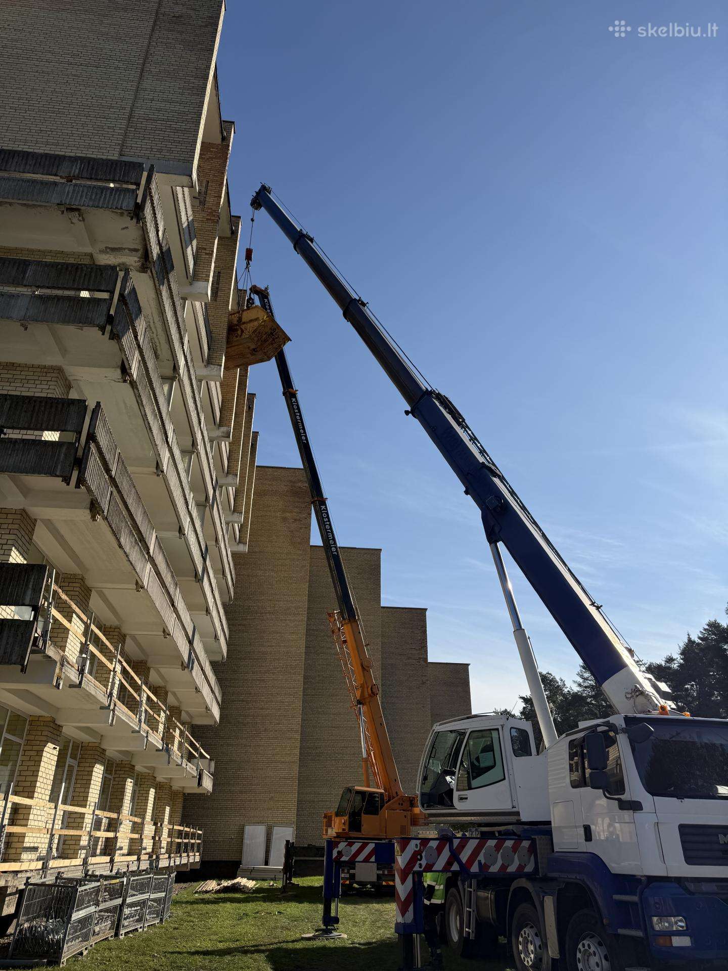 Liebherr LTF 1030, storage and loading equipment rental