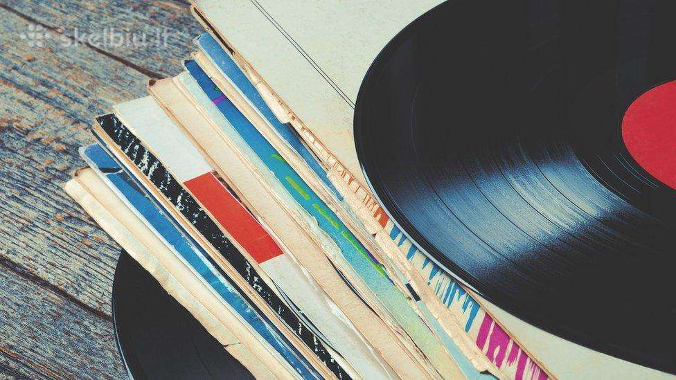 Perku vinilines plokšteles, kasetes, CD, juostas.
