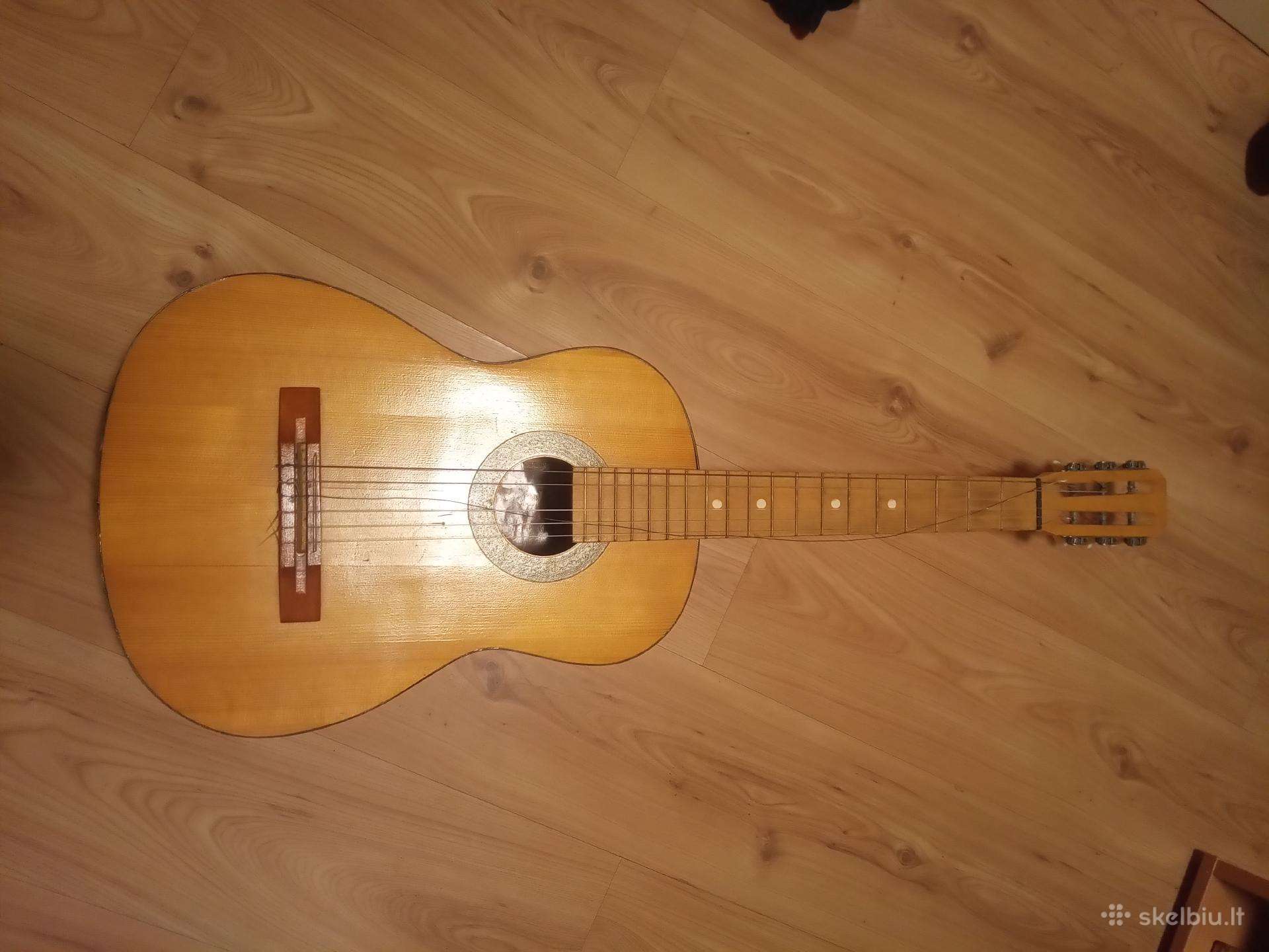 Gitara akustinė