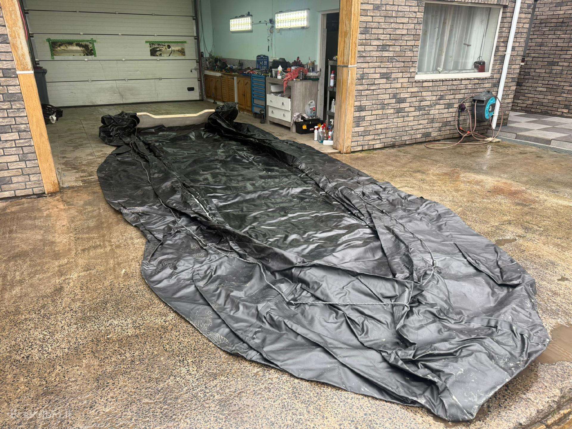 Kitas, inflatable boats