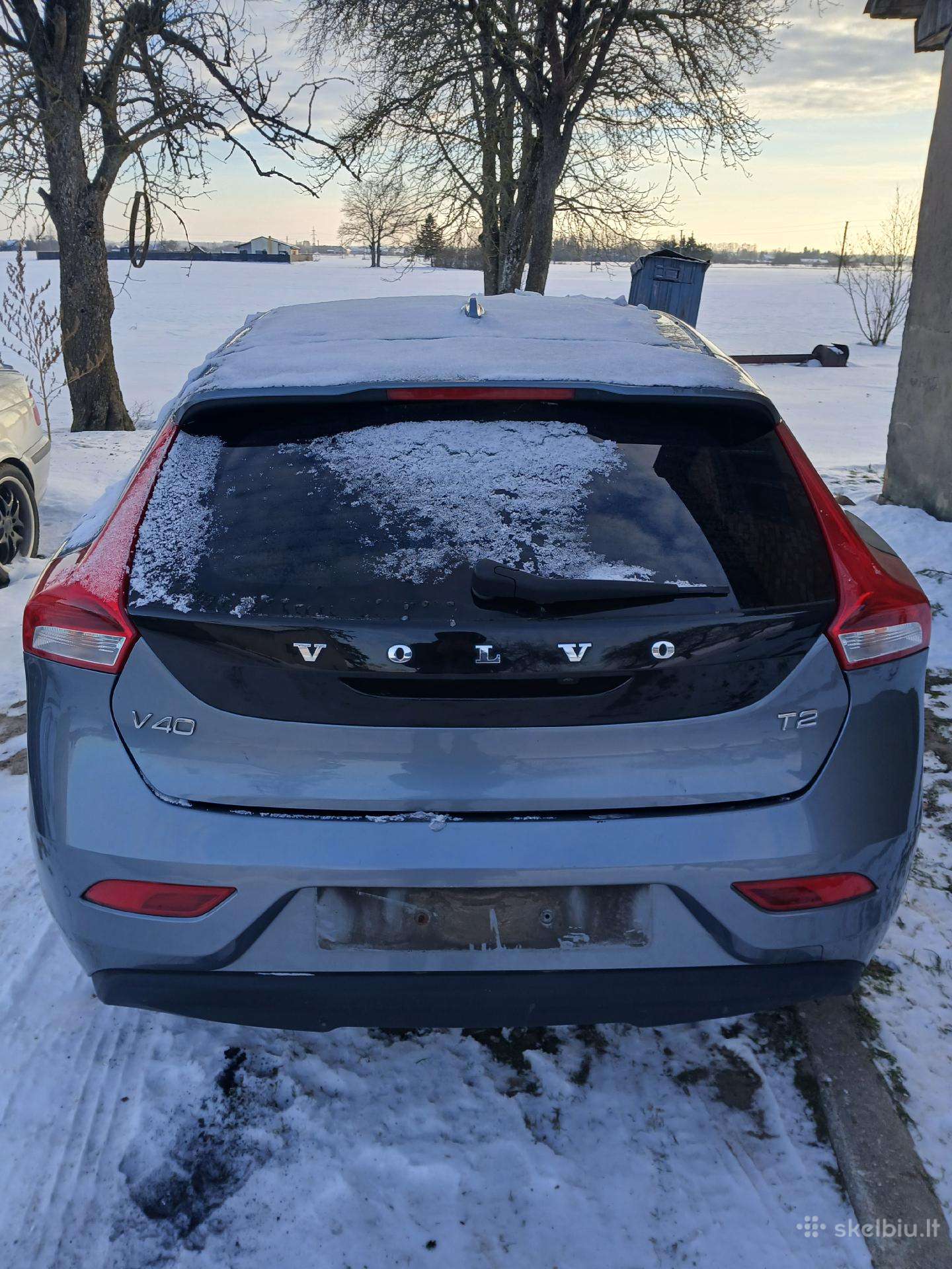 Volvo v40 2018m 2l benzinas 90kw dalimis