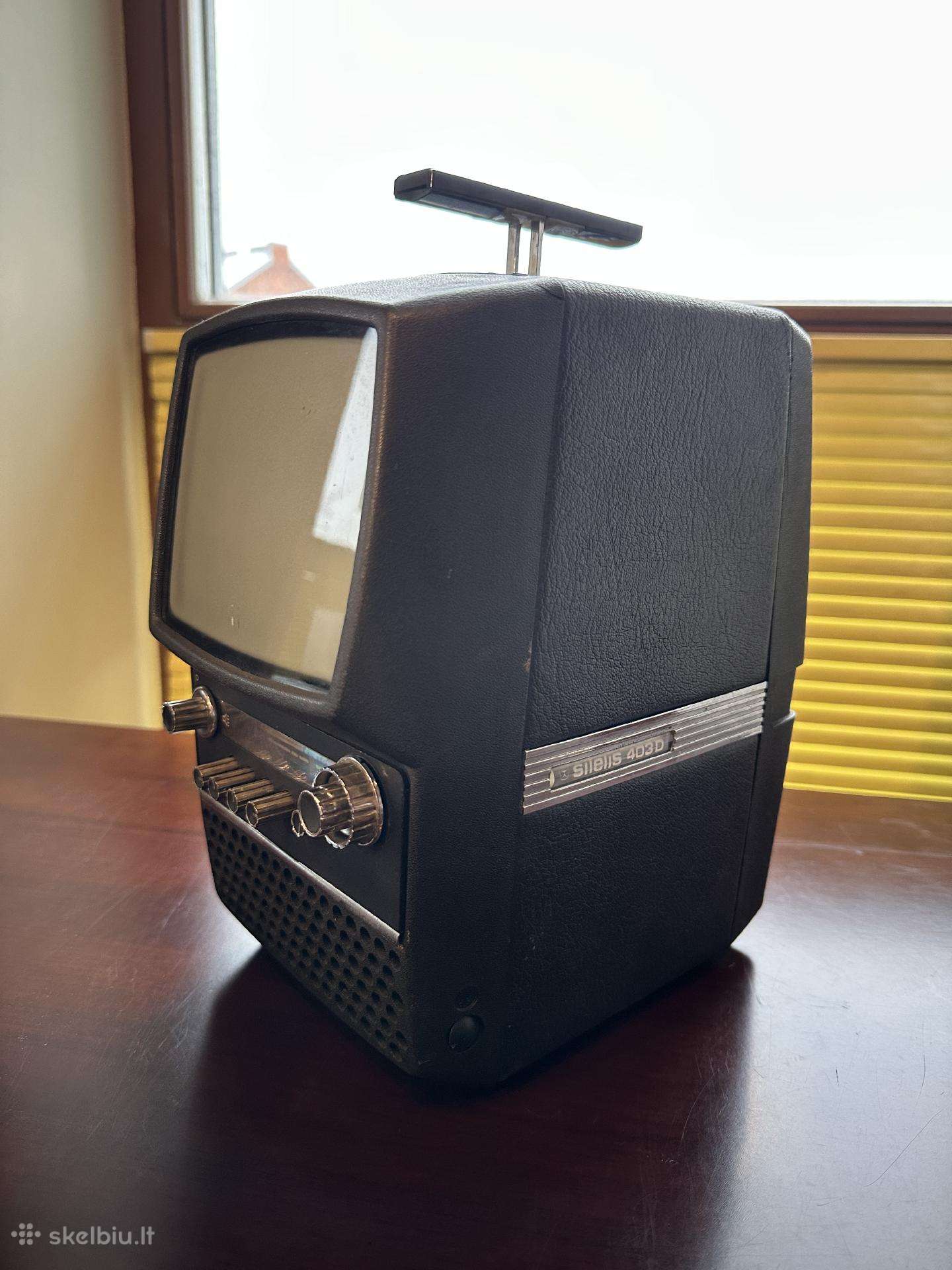 Vintažinis nešiojamas televizorius Silelis 403d