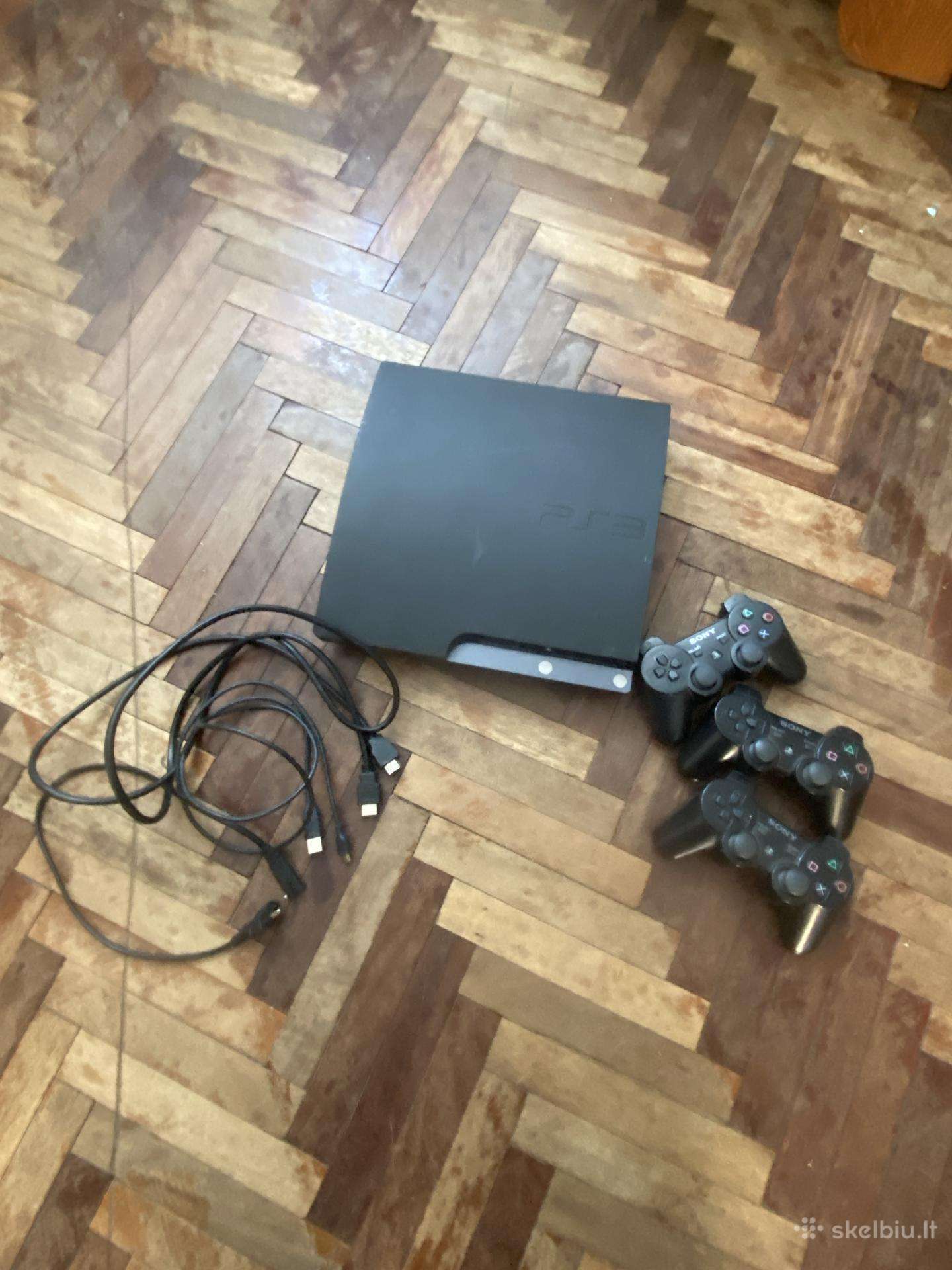 PS3 Slim su 3 pulteliais, laidais ir daug žaidimų