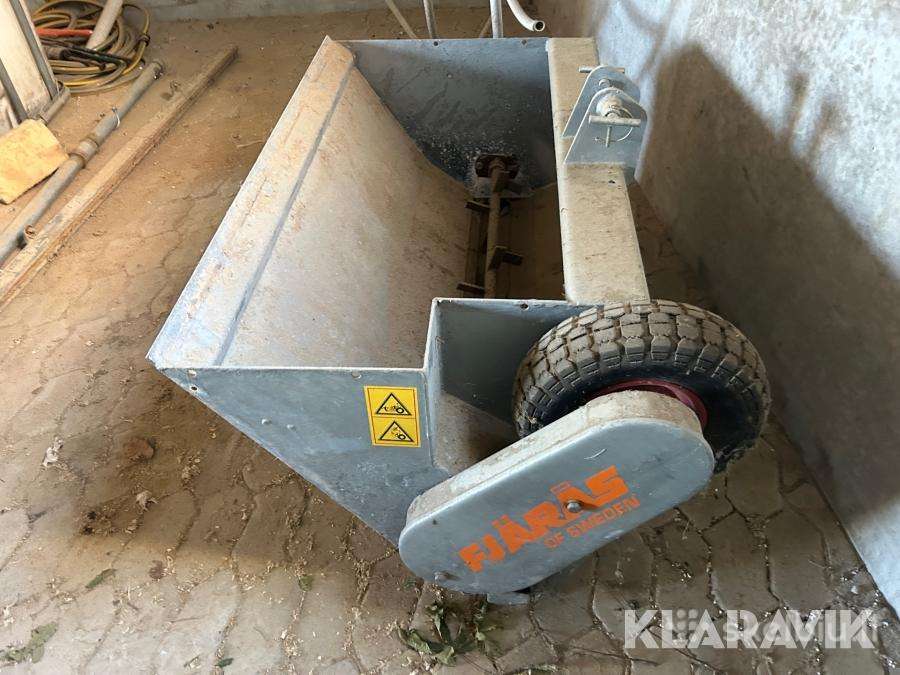 Smėlio-druskos mišinio savikrovis barstytuvas