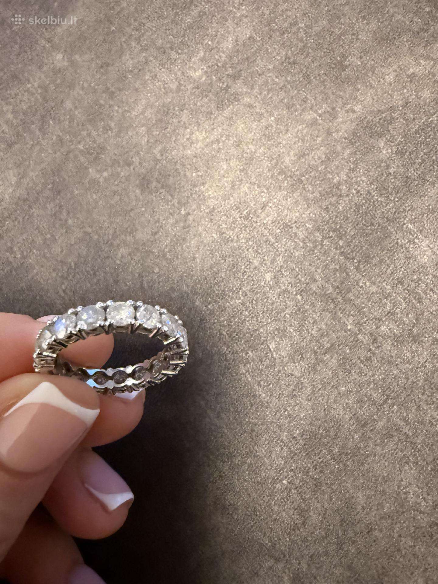 Balto aukso žiedas su deimantais (4,66ct)