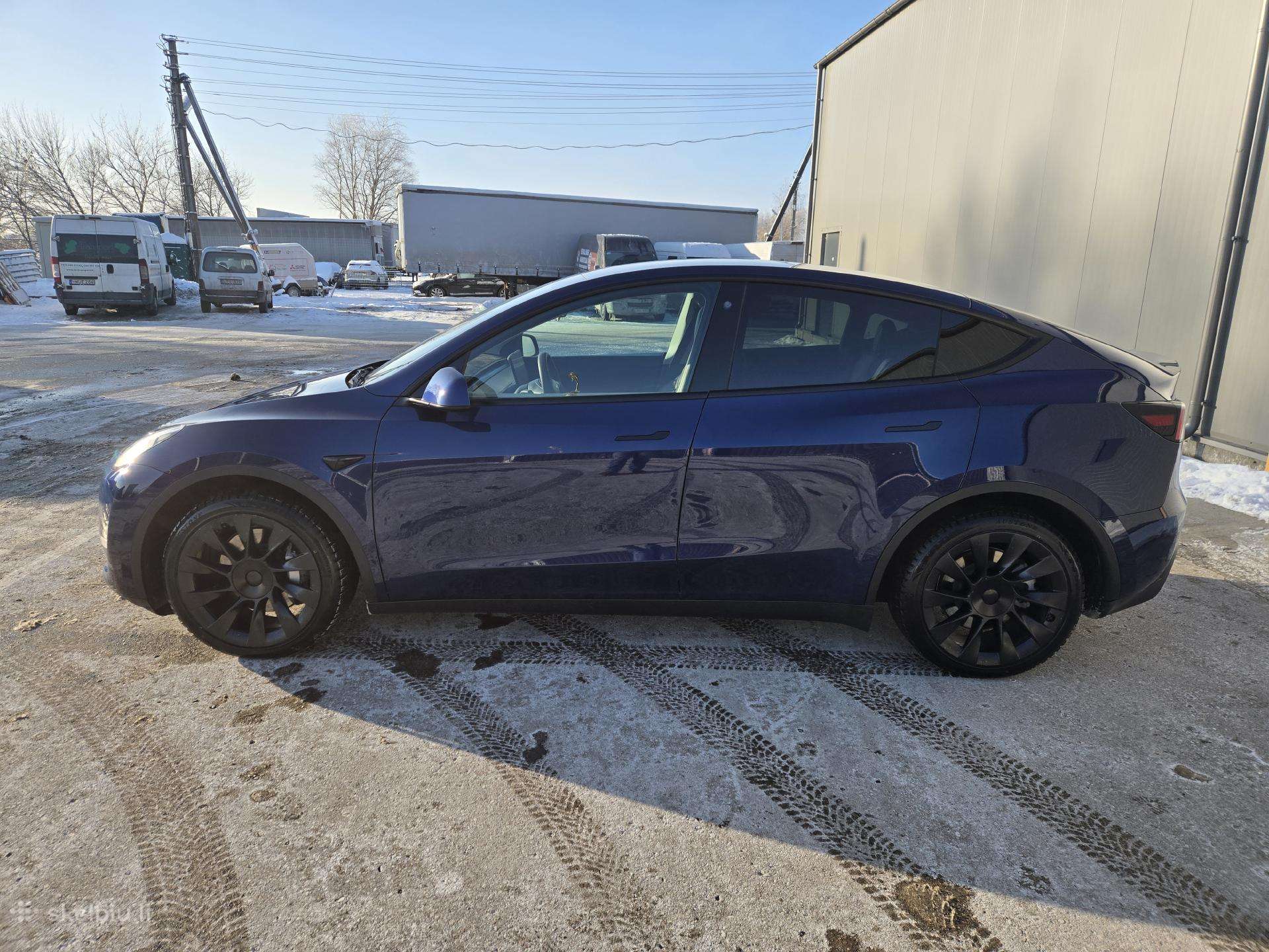 Tesla Model Y, off-road / crossover