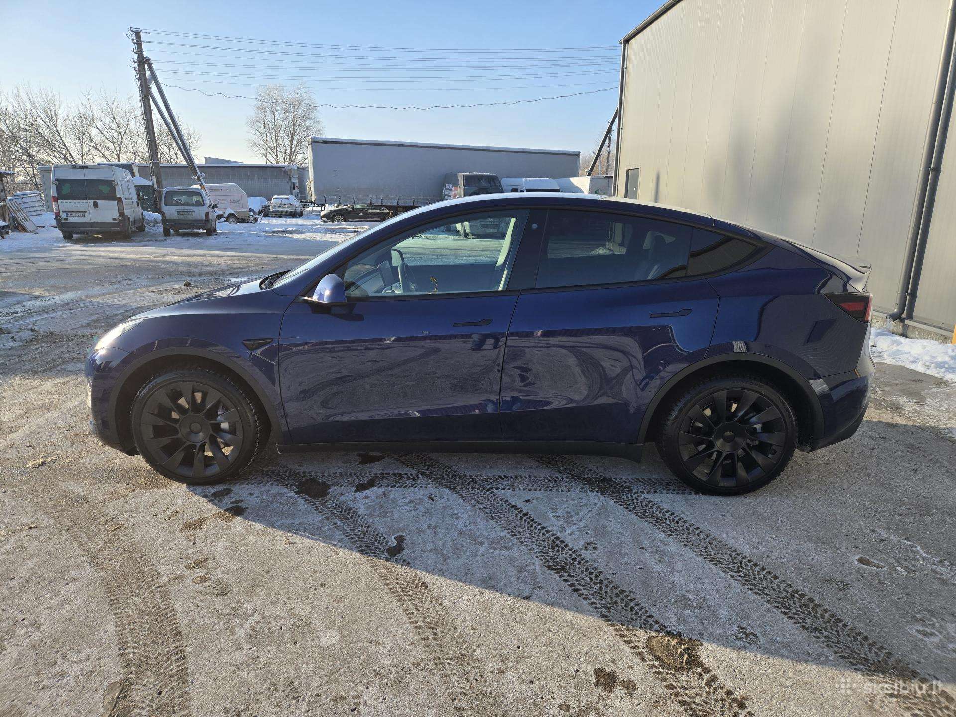 Tesla Model Y, off-road / crossover