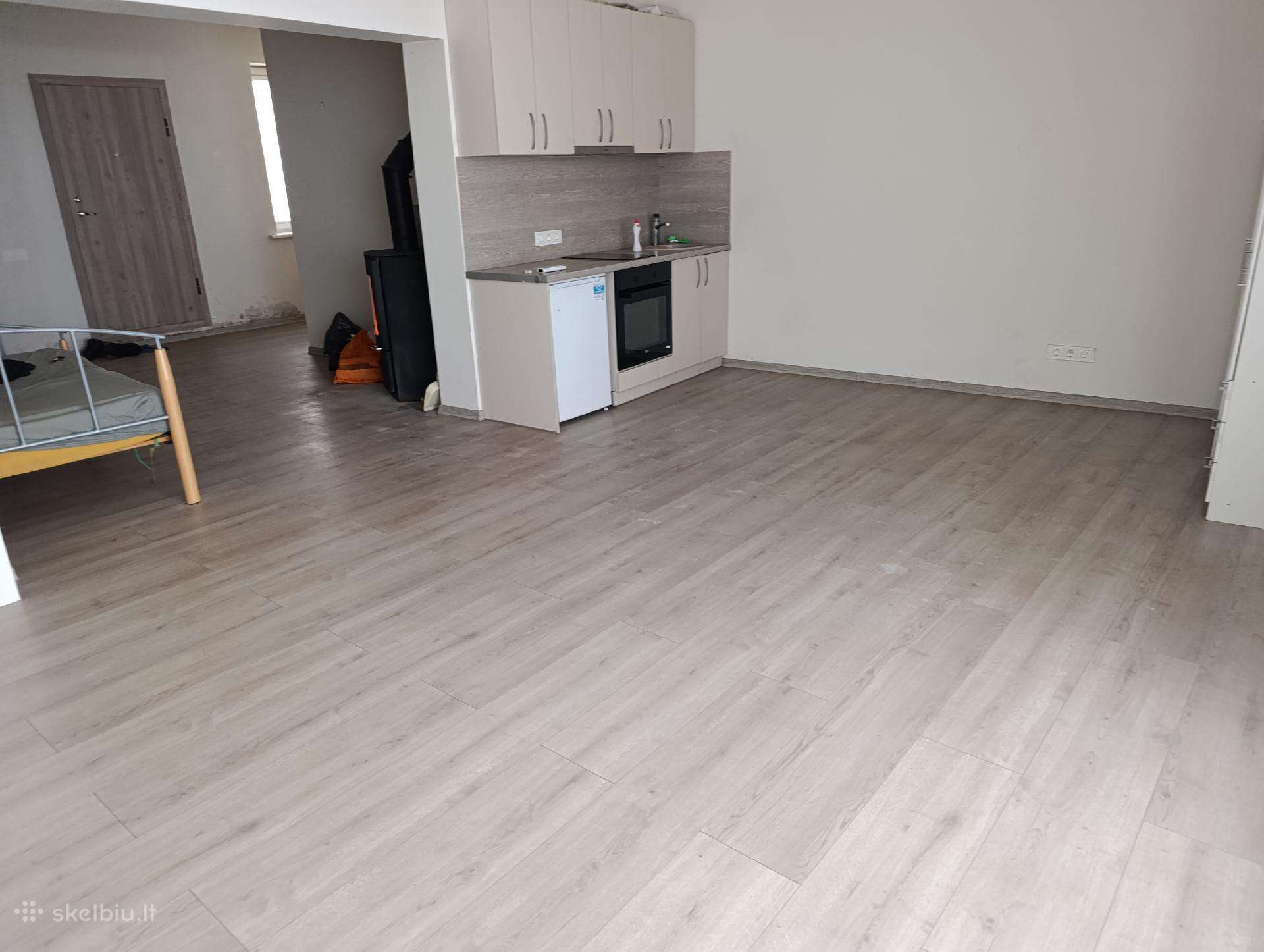 Nuomojamas Stoties gatvėje studijos tipo butas.