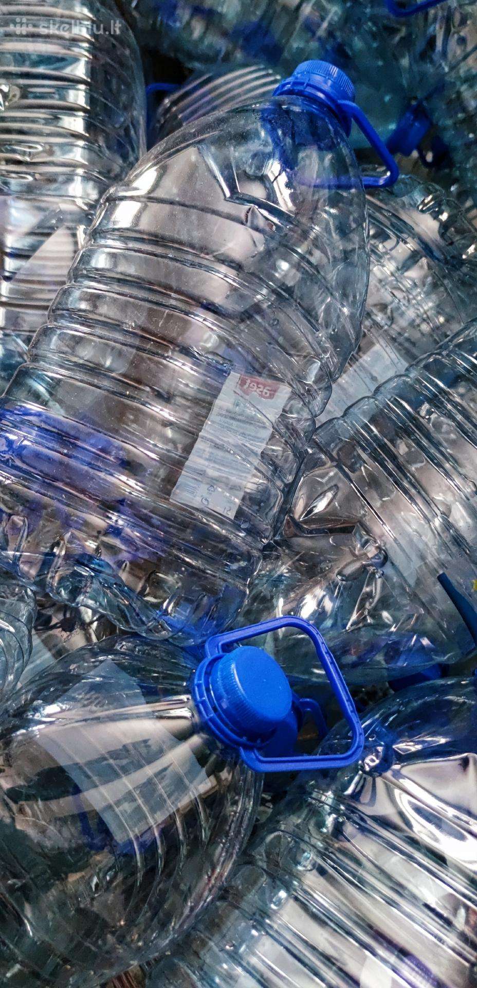 Tvirti plastikiniai 5 l talpos buteliai su rankena
