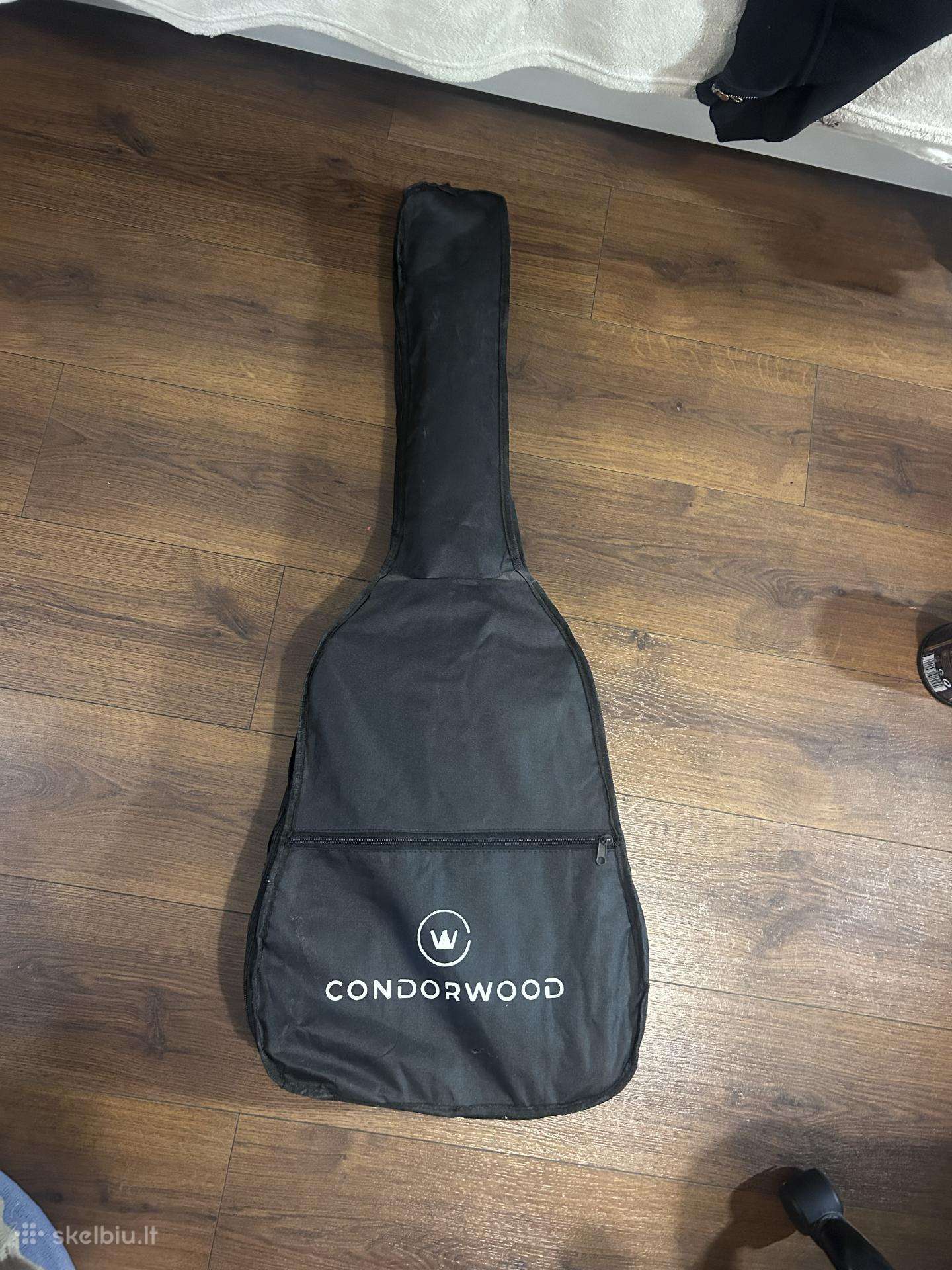 Visiškai nauja ir nepanaudota gitara su priedais