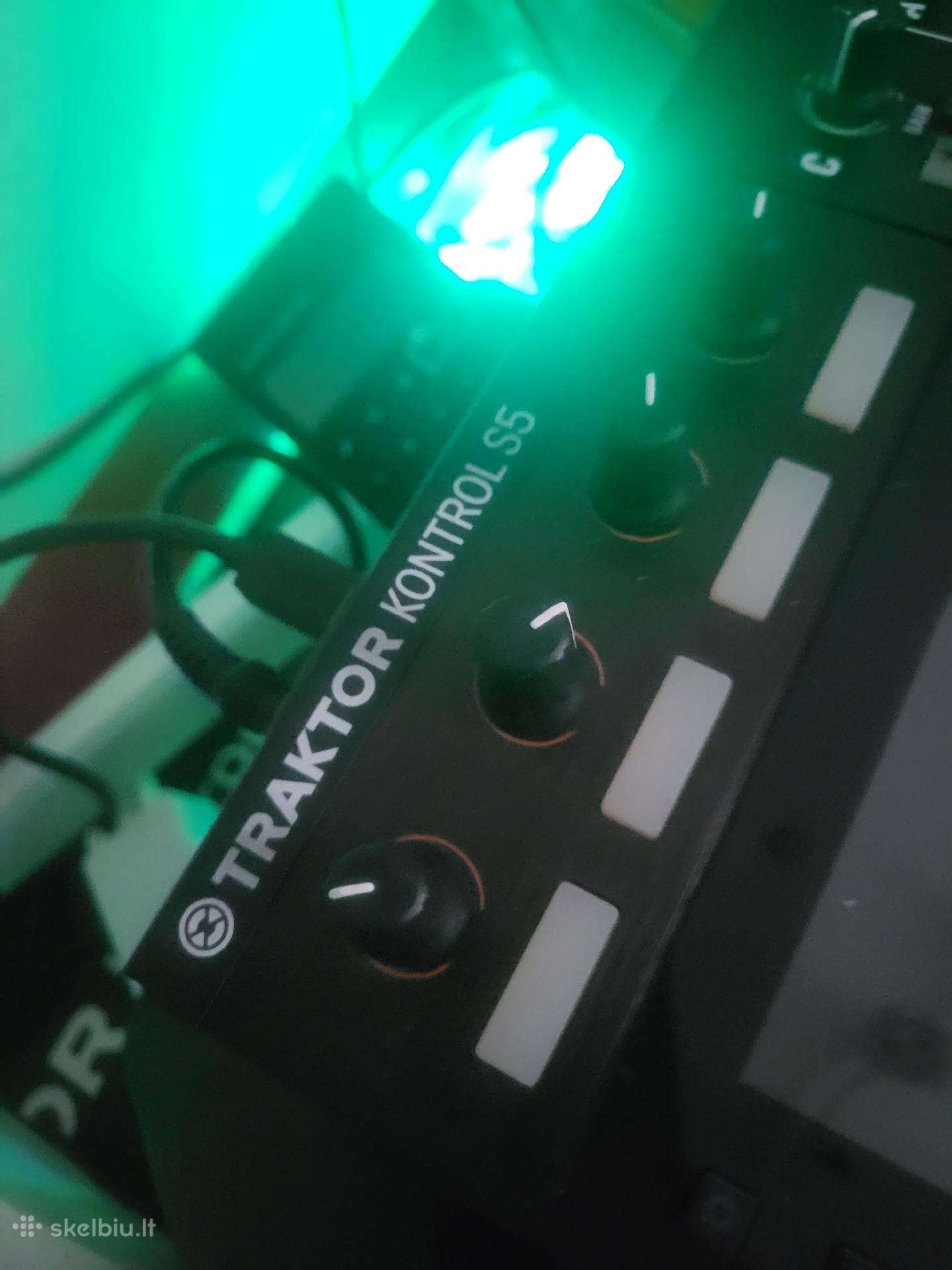 Traktor kontrol s5