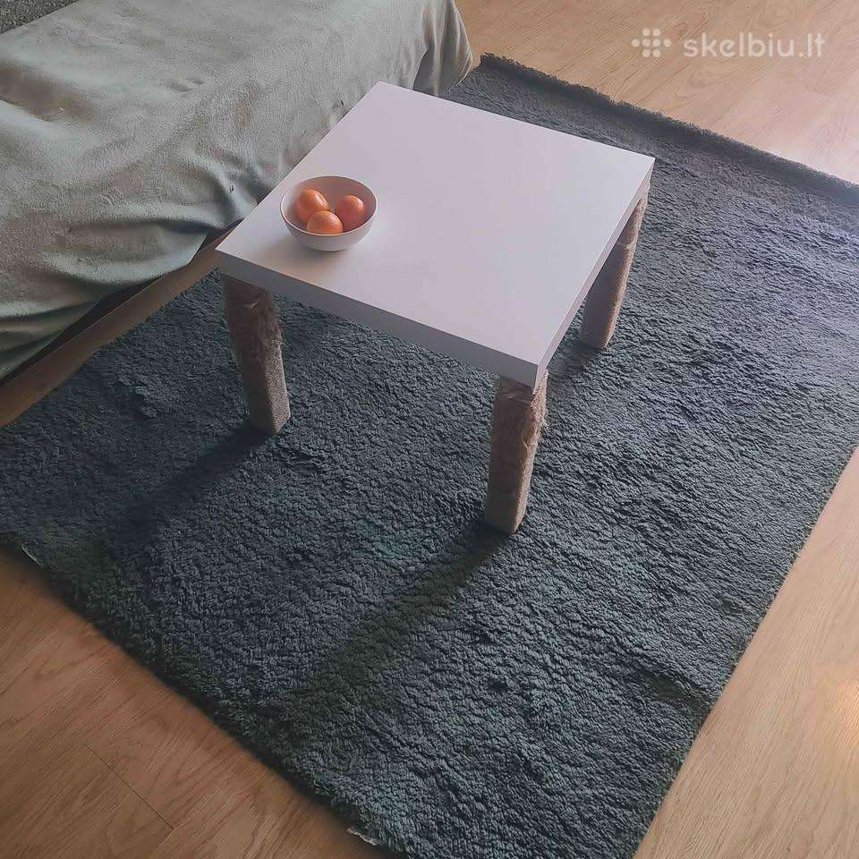 Tamsiai žalias ilgo plauko kilimas
