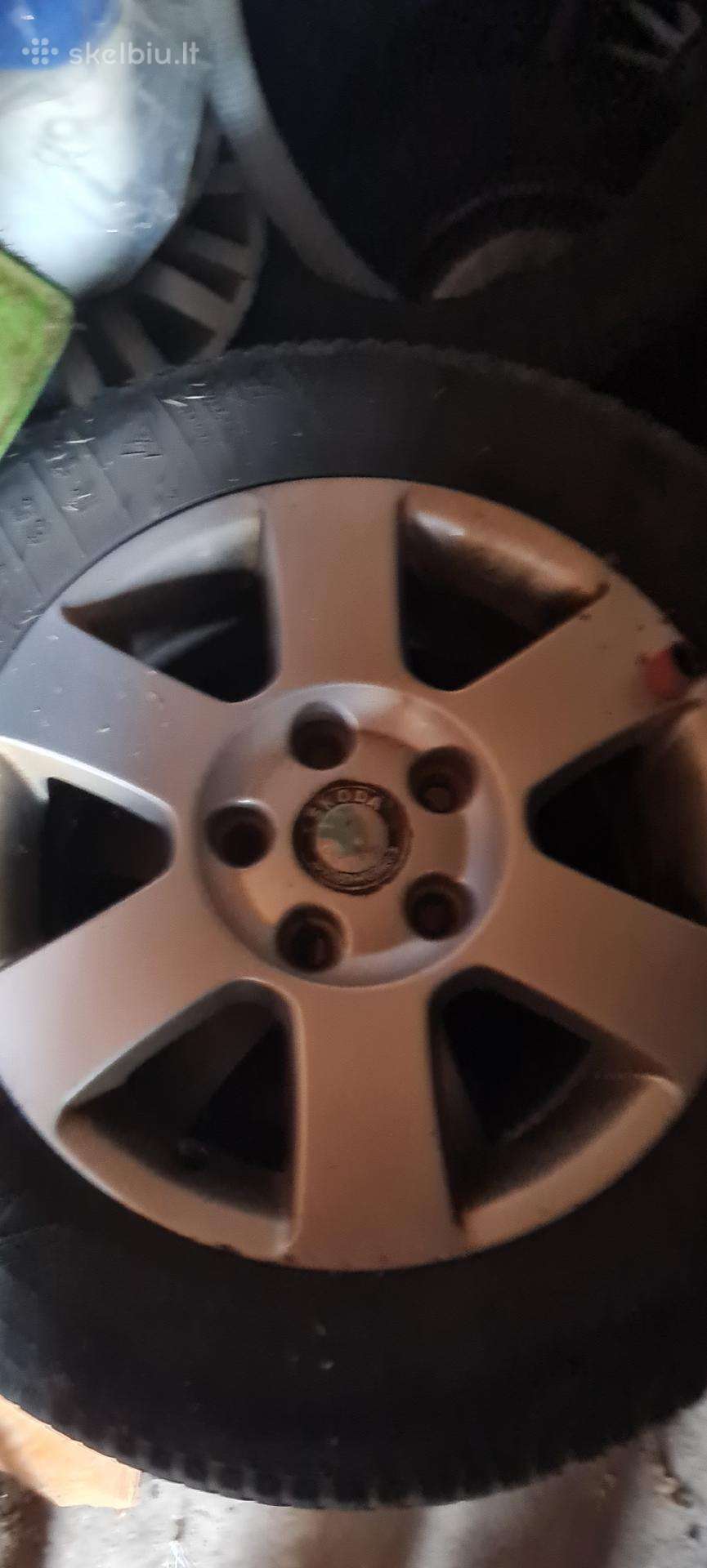 Parduodu du komplektus lietų ratų 5x112 R15 ir R17