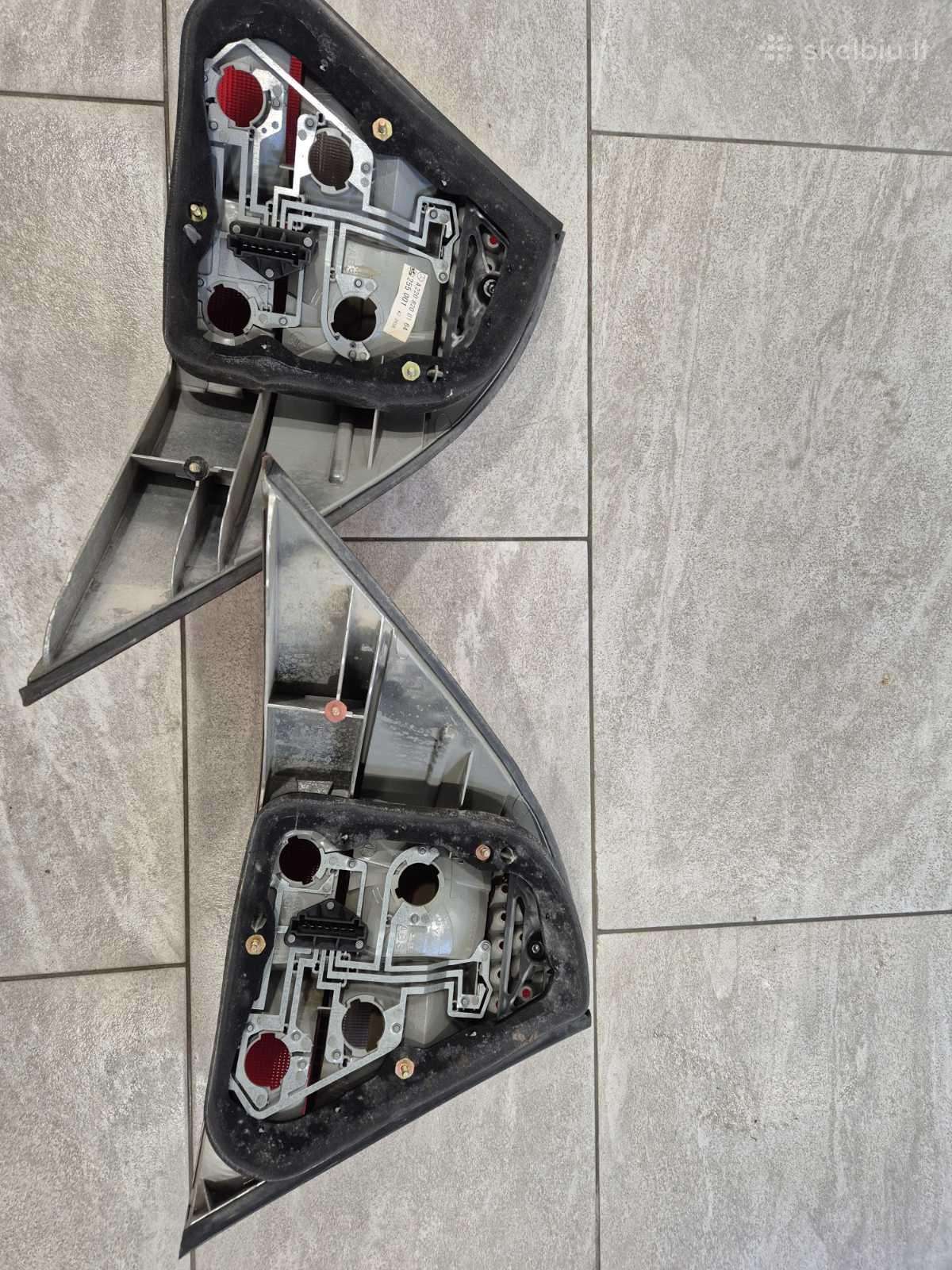 Mercedes-Benz S320 lights