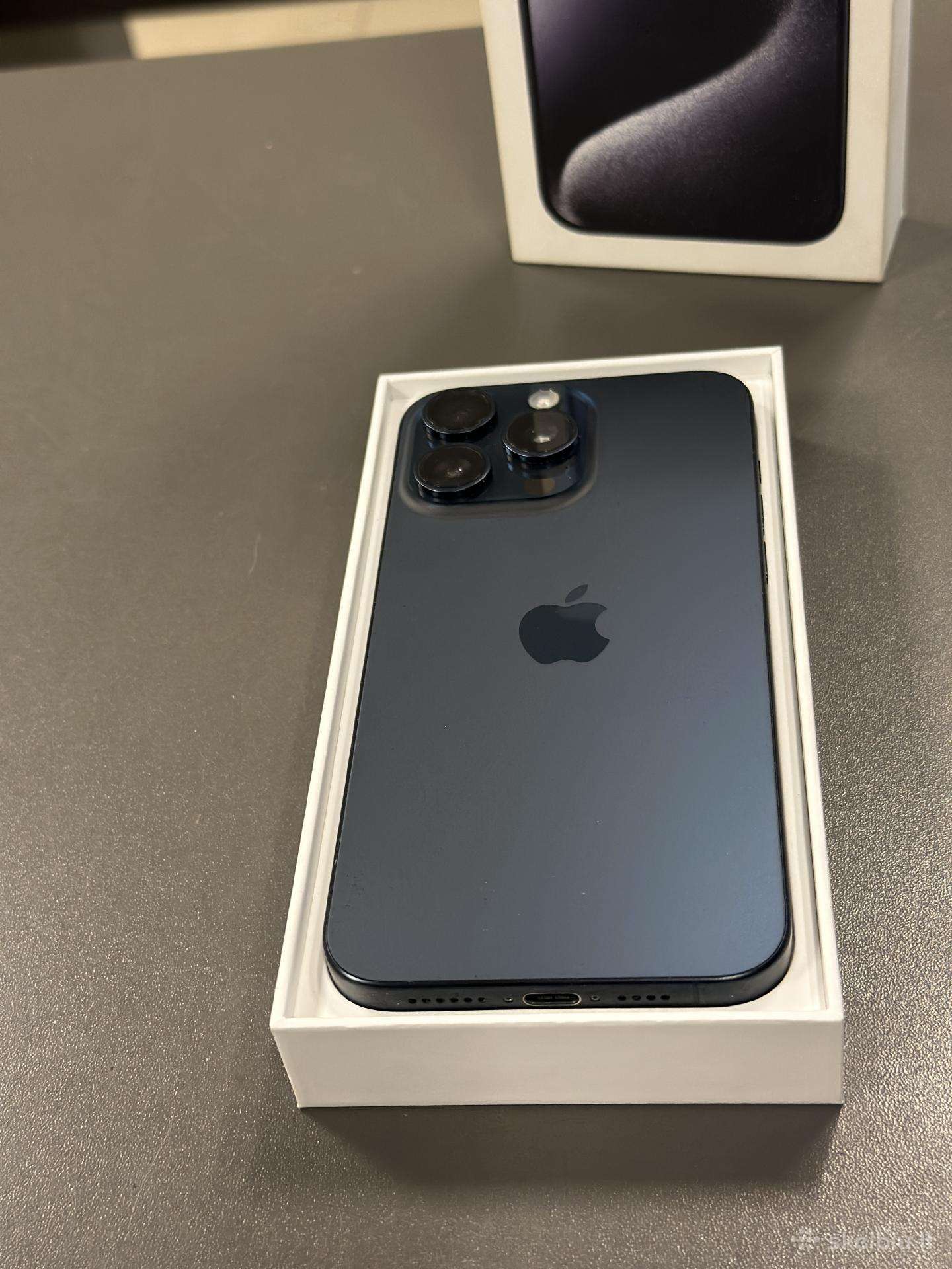 Kaip naujas iPhone 15 Pro Max 512gb su garantija.