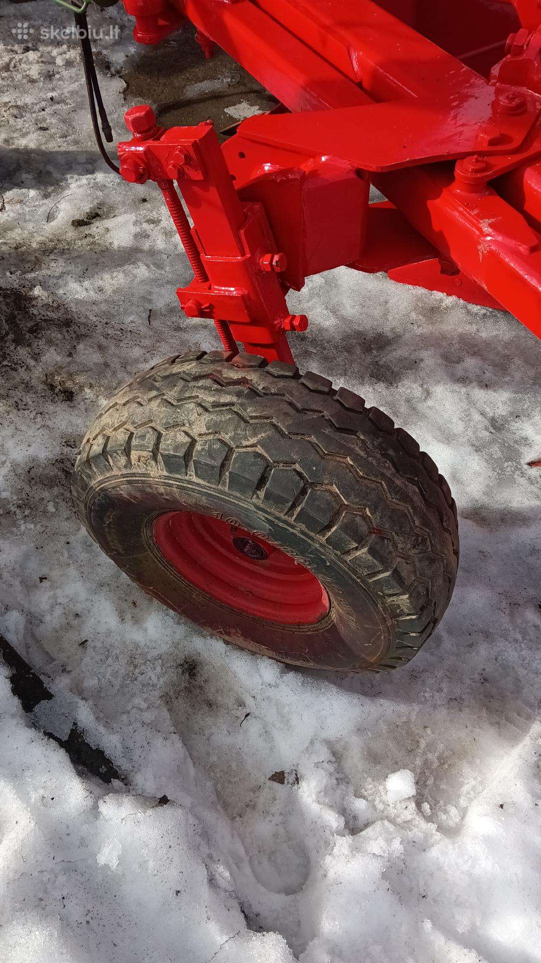 Unia, ploughs