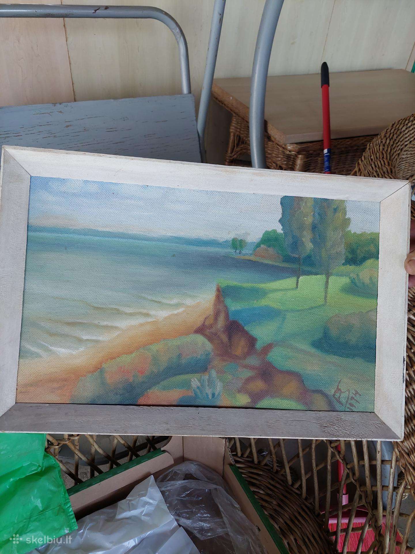 Paveikslai ir daug senų daiktų .
