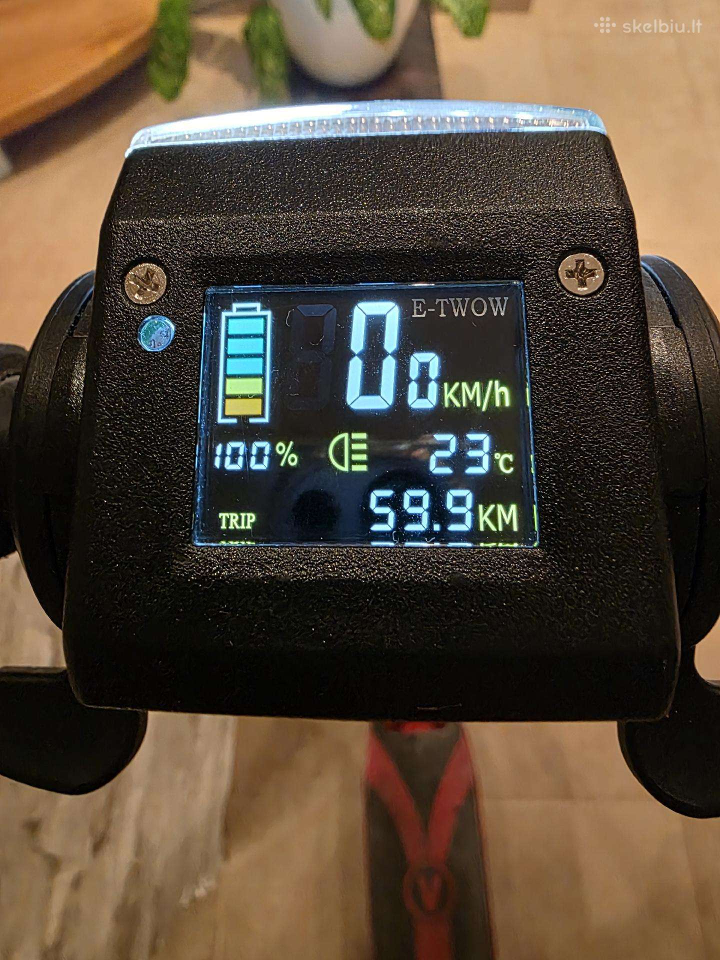 Electric scooter E-TWOW
