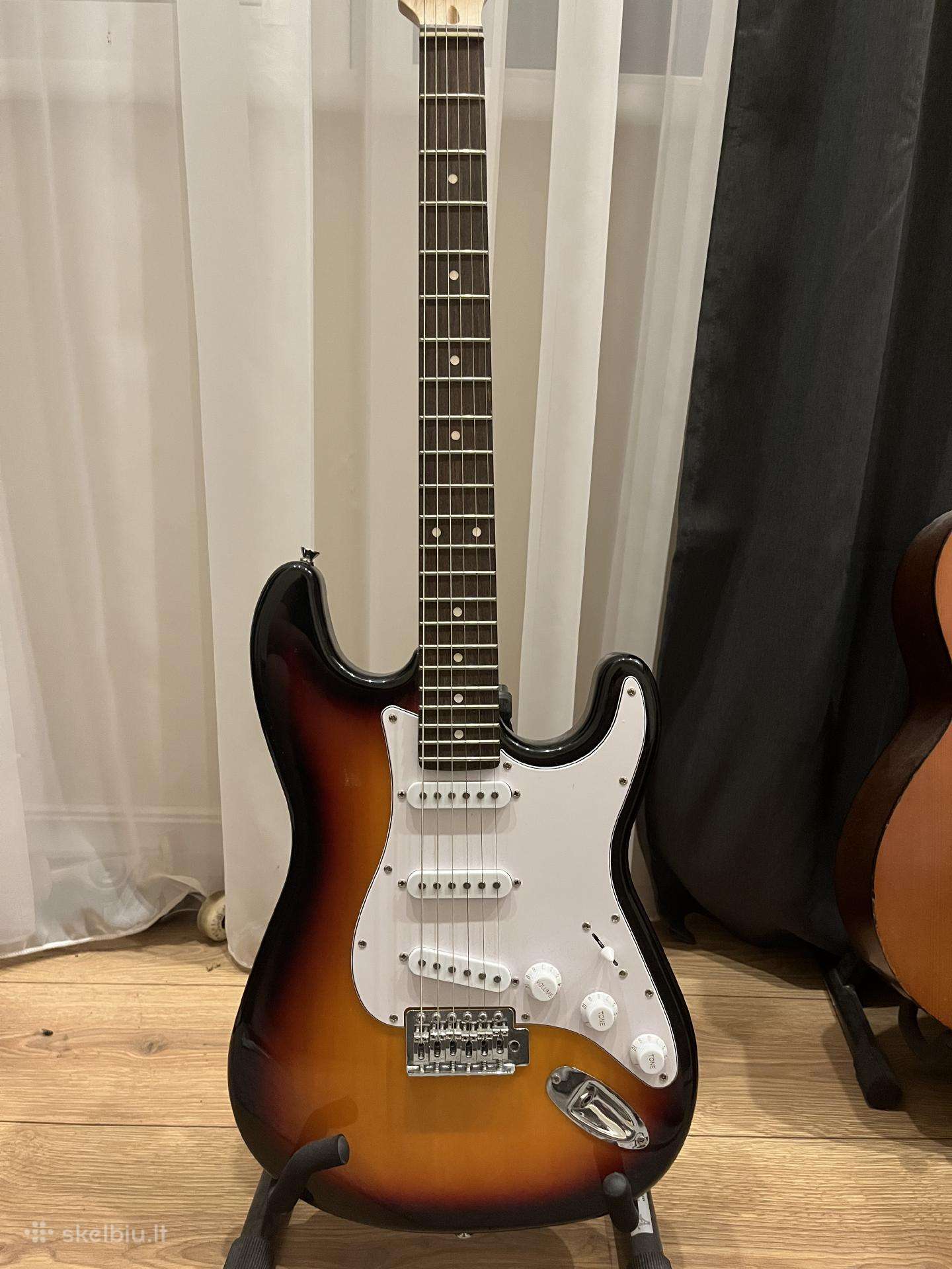 Harley Benton elektrine gitara su blokeloi