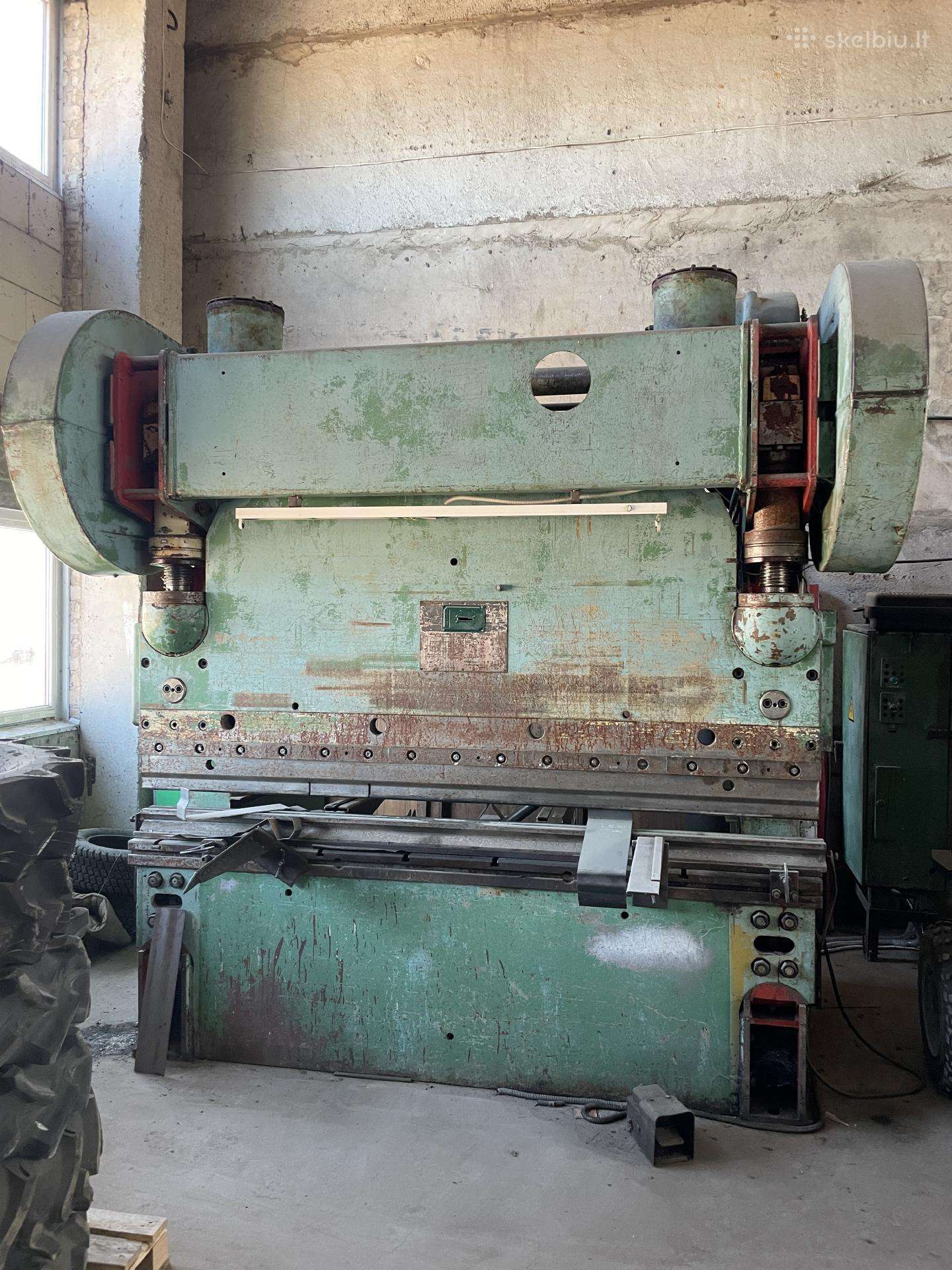 Parduodamas metalo lenkimo presas I1330 – 100 t