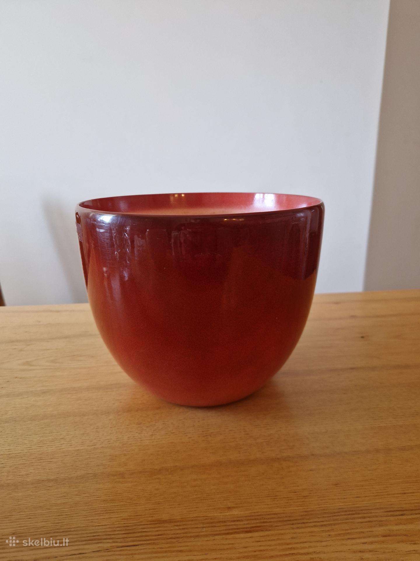 Raudonas vazonas