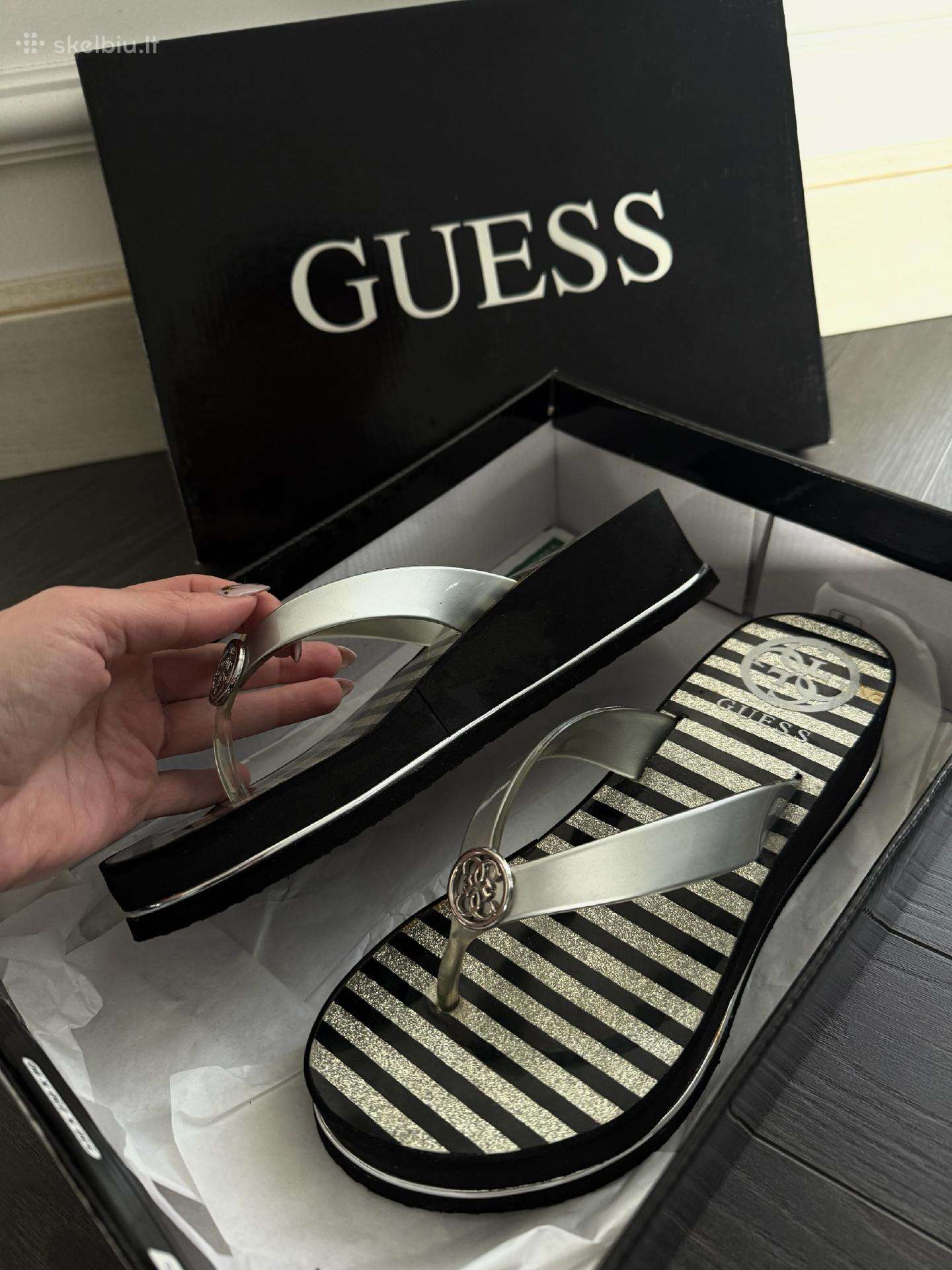 Guess naujos slepetes per pirsta. Originalios!