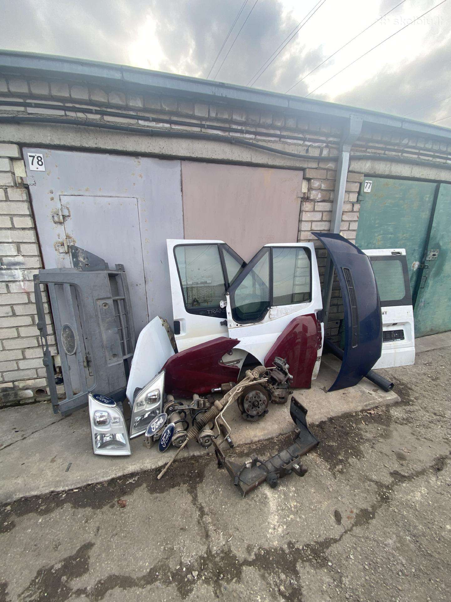 Ford, passenger vans