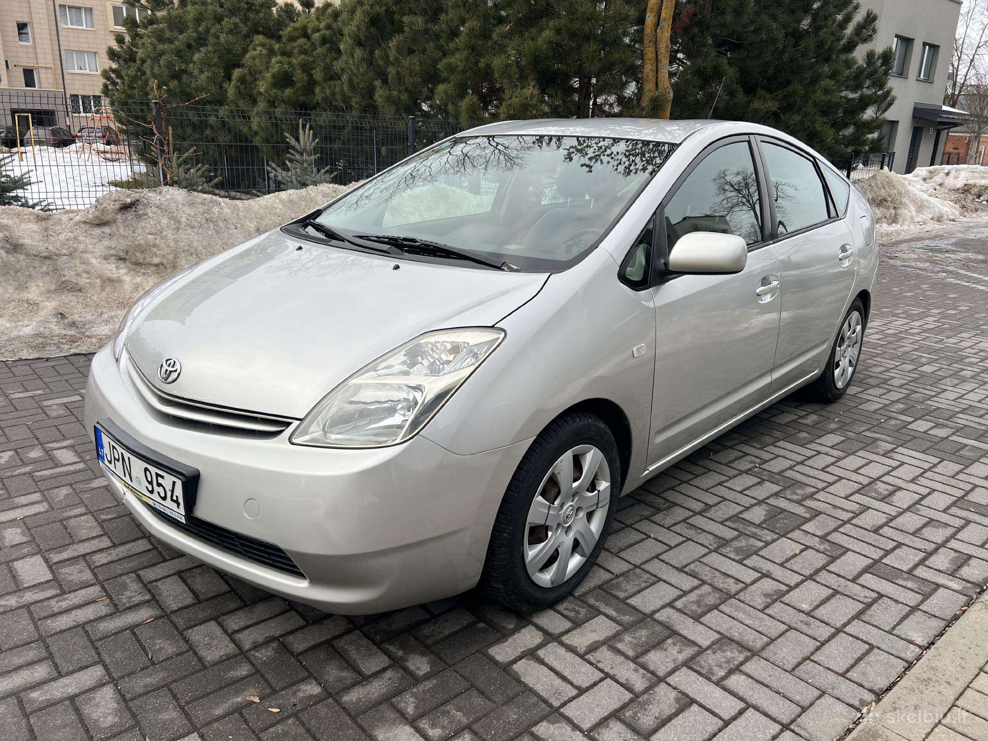 Toyota Prius, Хэтчбек