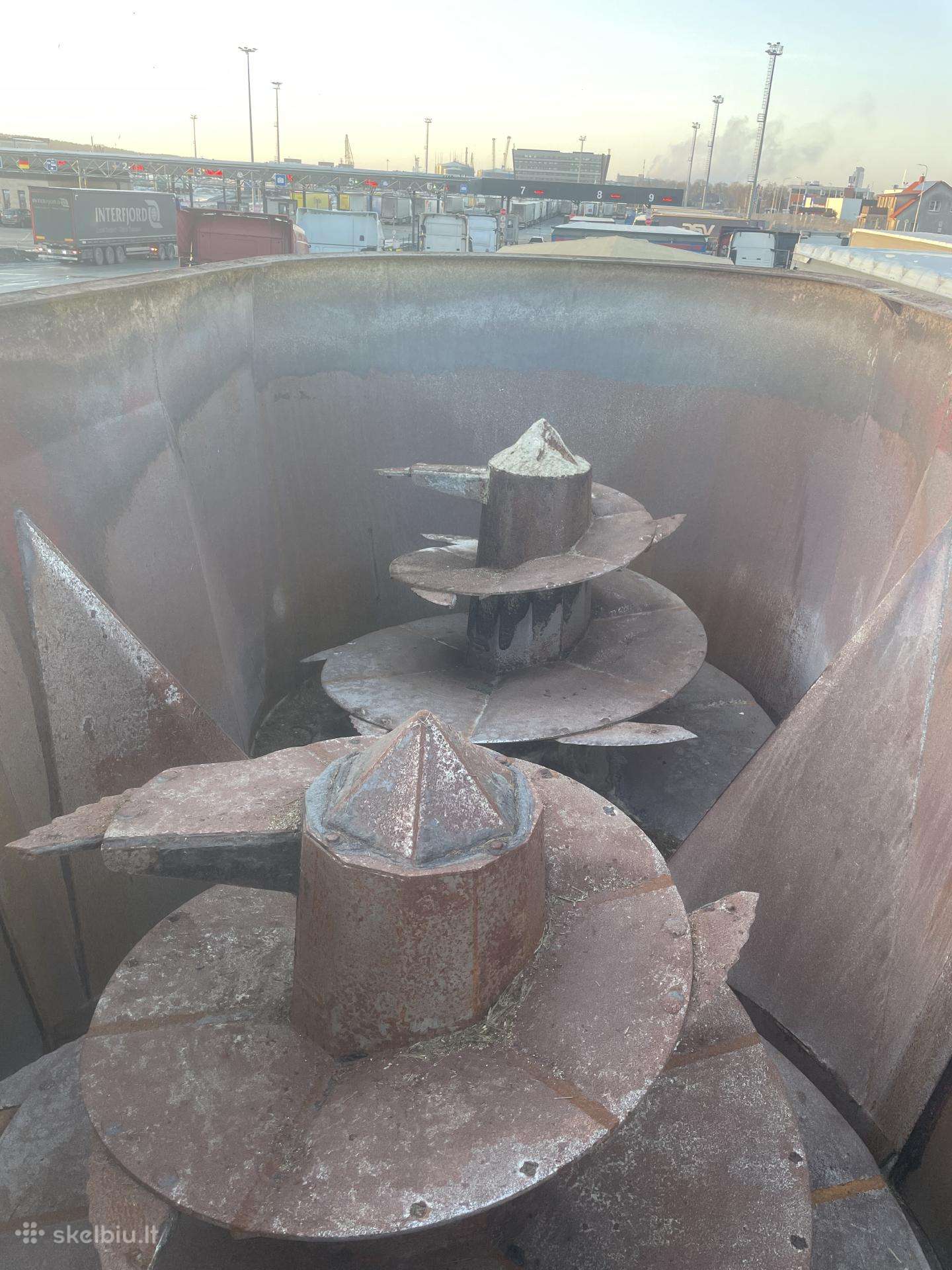 Trioliet, feed mixer / dispenser
