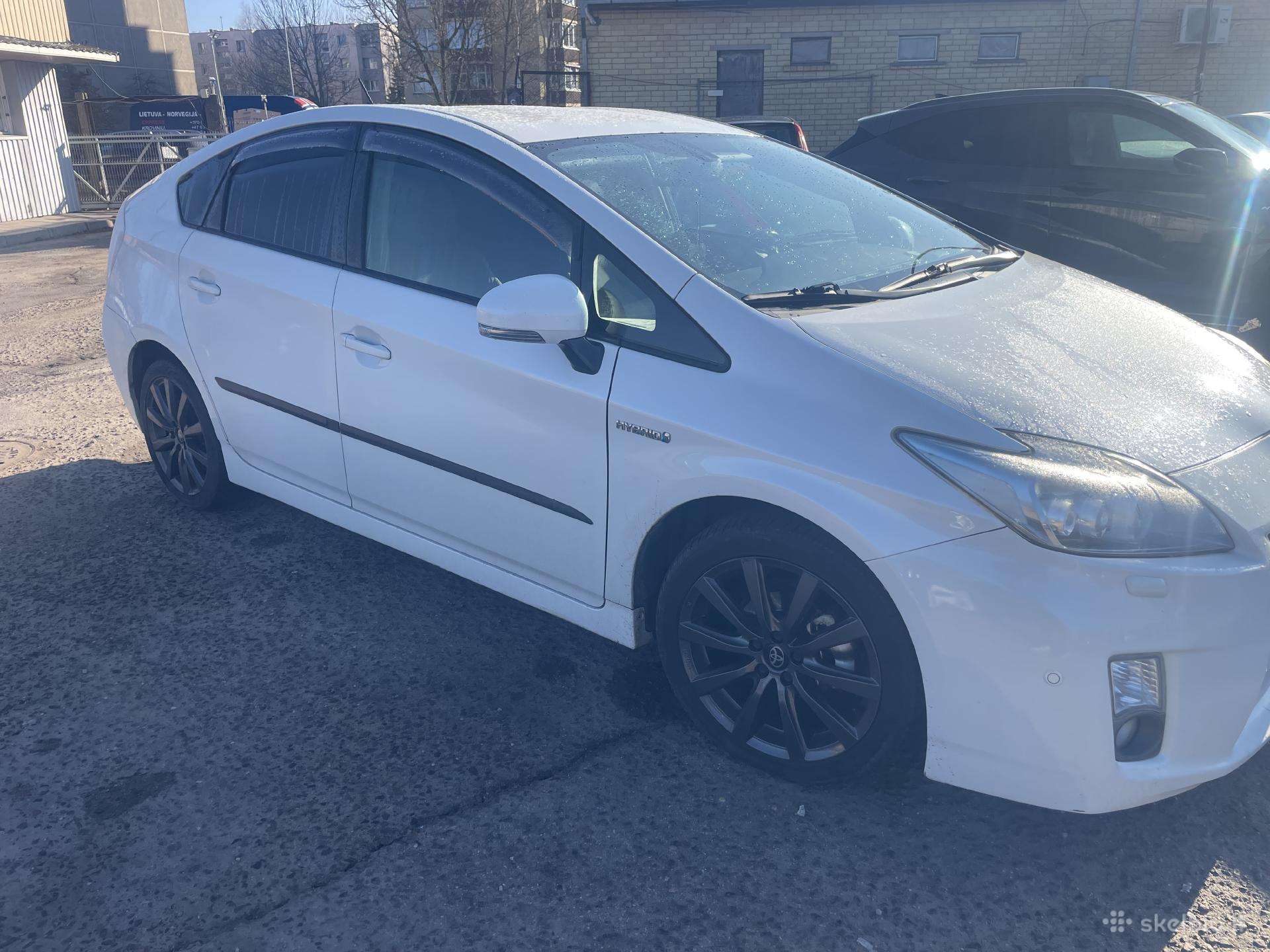 Toyota Prius, Хэтчбек